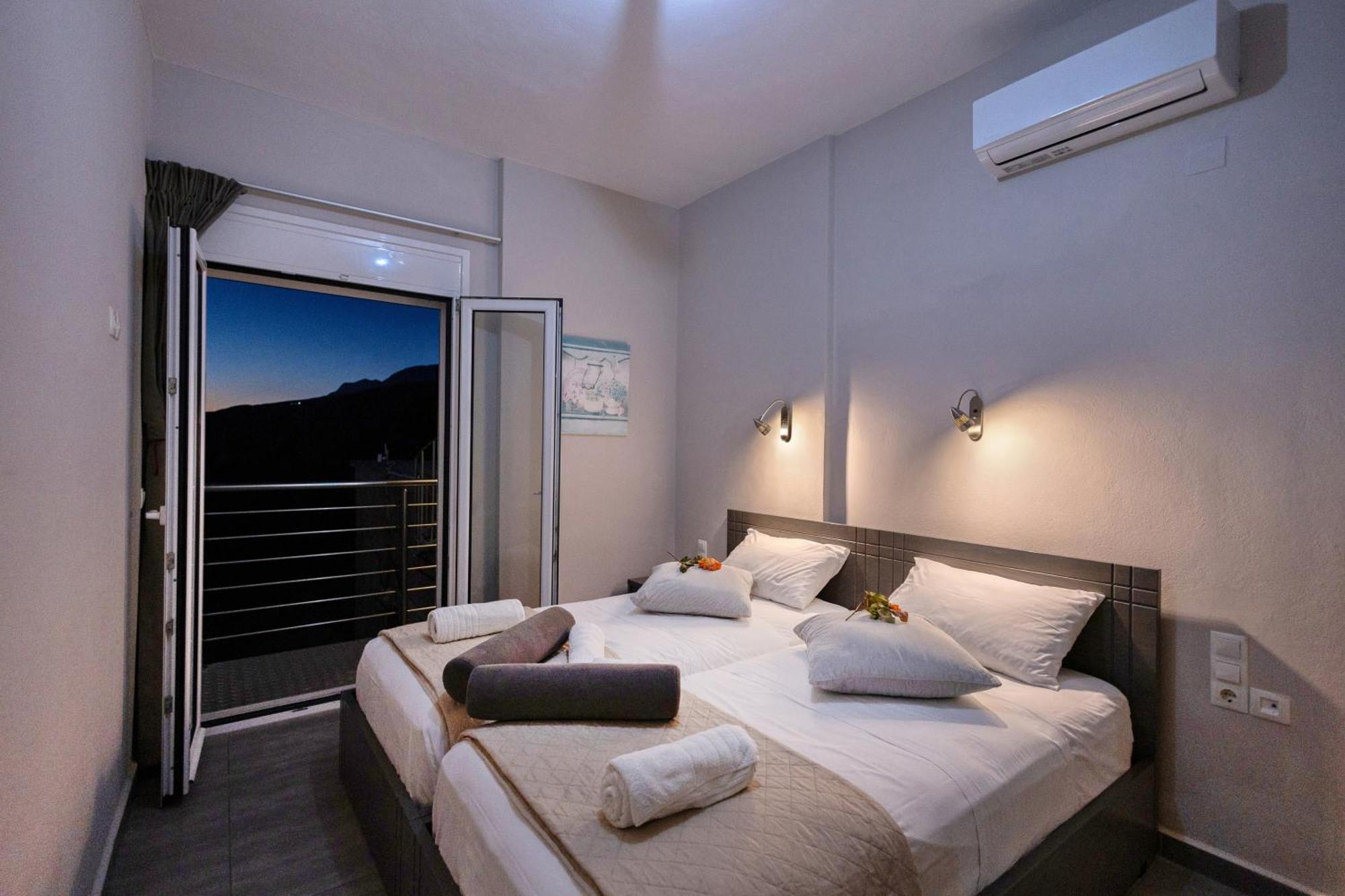 Akrotiri Panorama- Luxury Rental Apartments With Sea View Rodakino