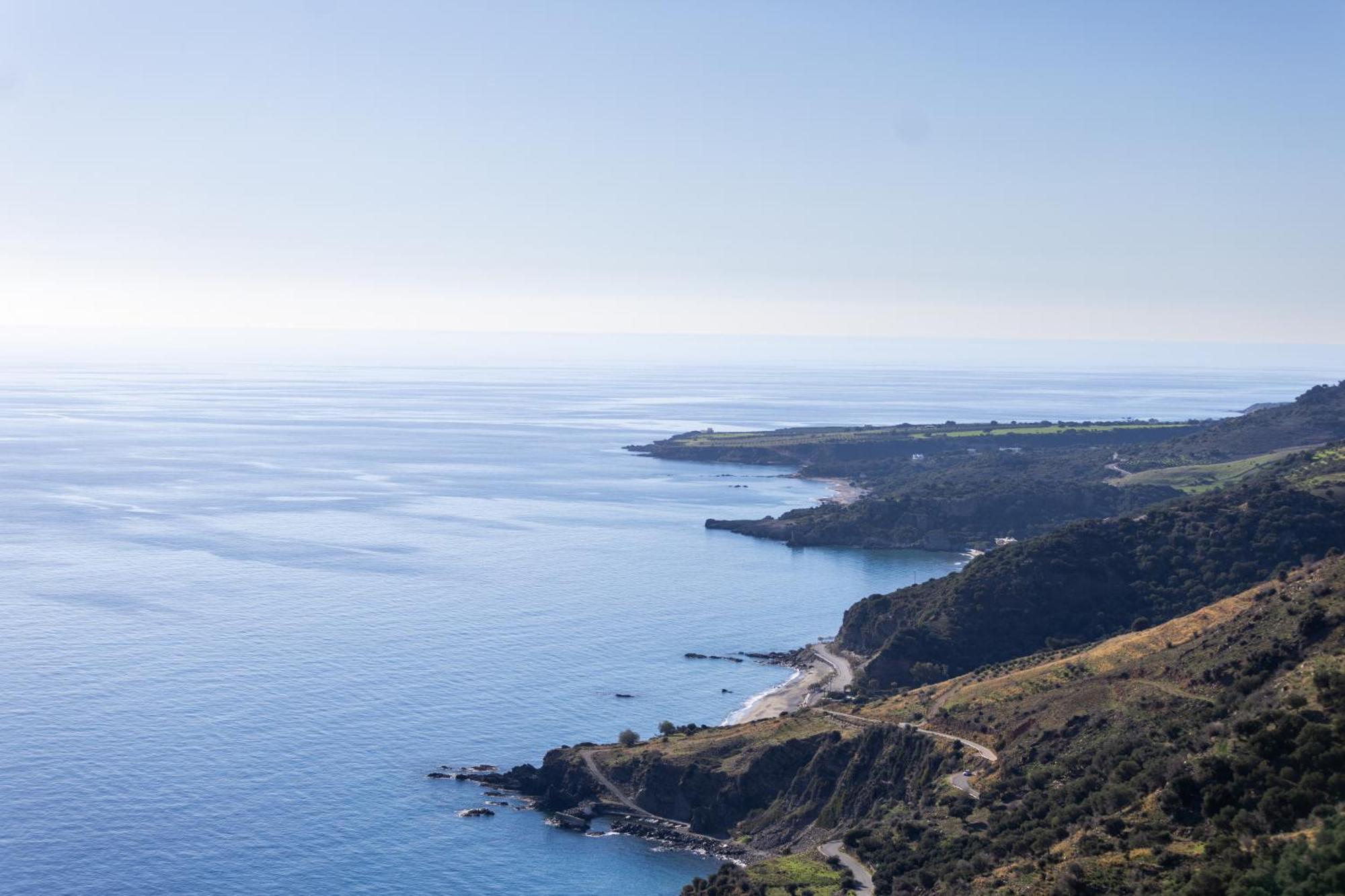 Akrotiri Panorama- Luxury Rental Apartments With Sea View Rodakino