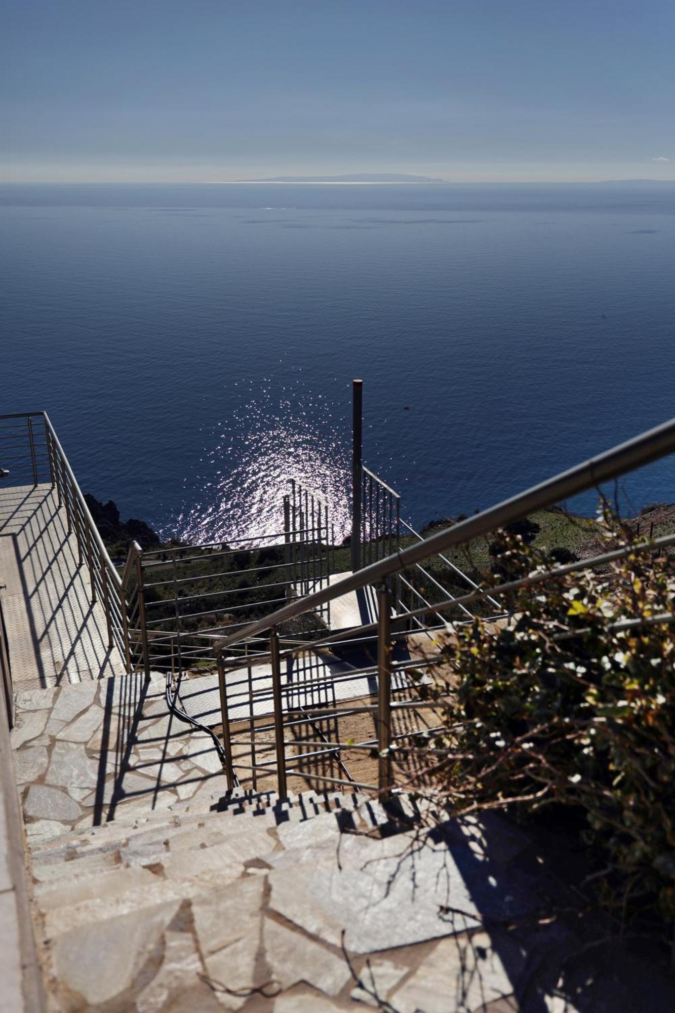 Akrotiri Panorama- Luxury Rental Apartments With Sea View * Rodakino