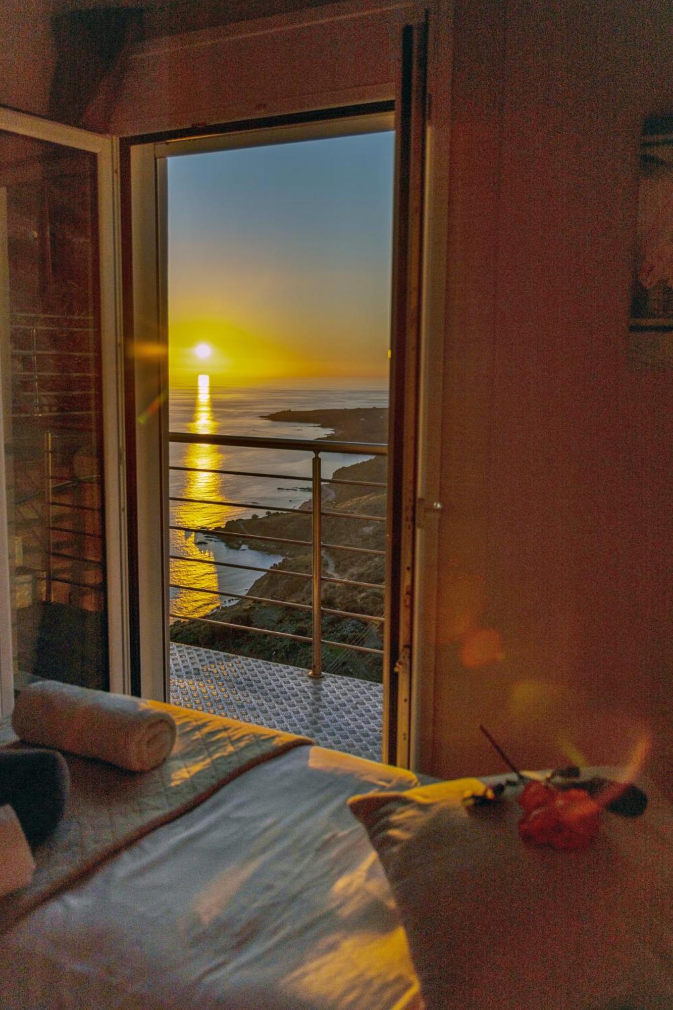 Akrotiri Panorama- Luxury Rental Apartments With Sea View Rodakino