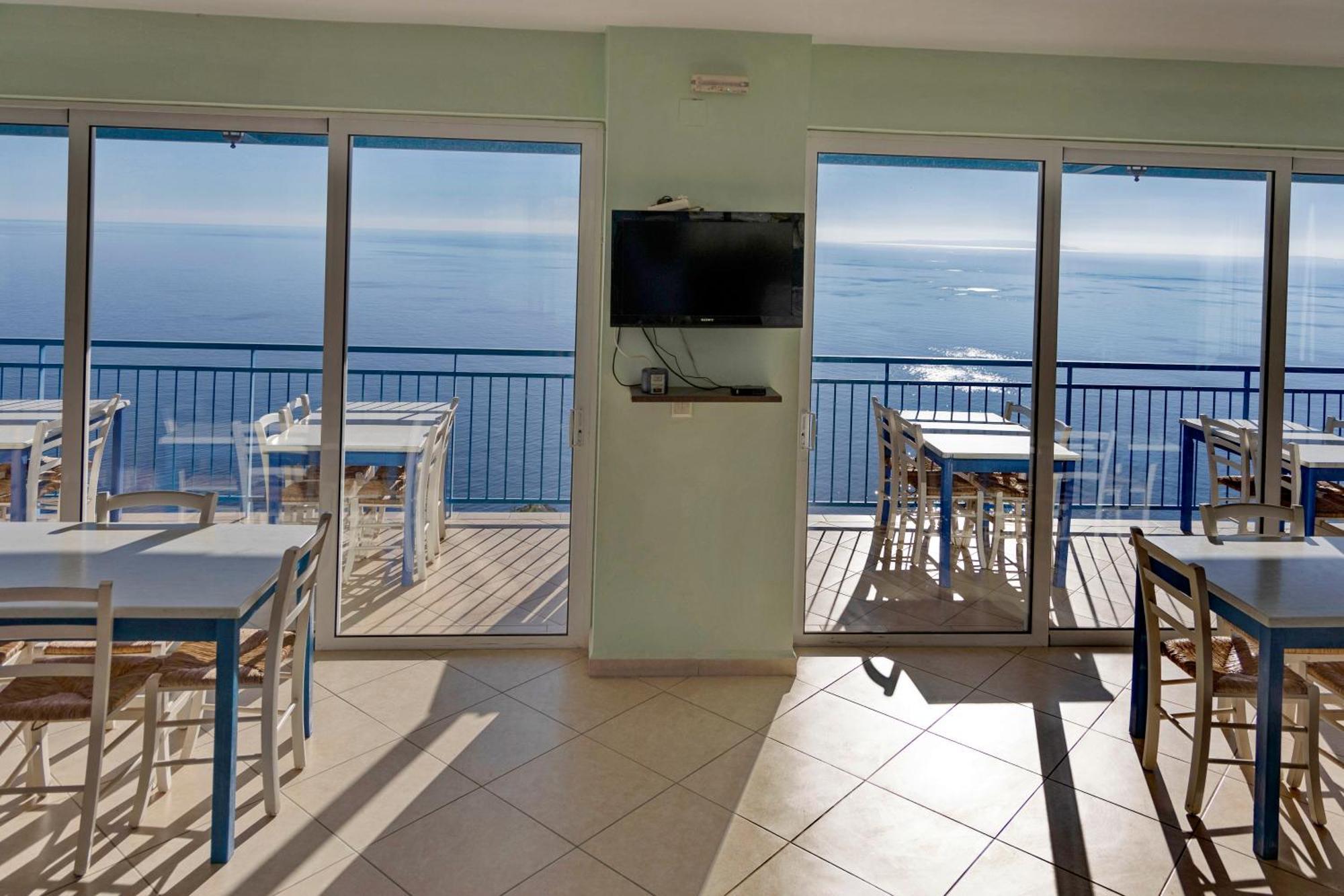 Akrotiri Panorama- Luxury Rental Apartments With Sea View *