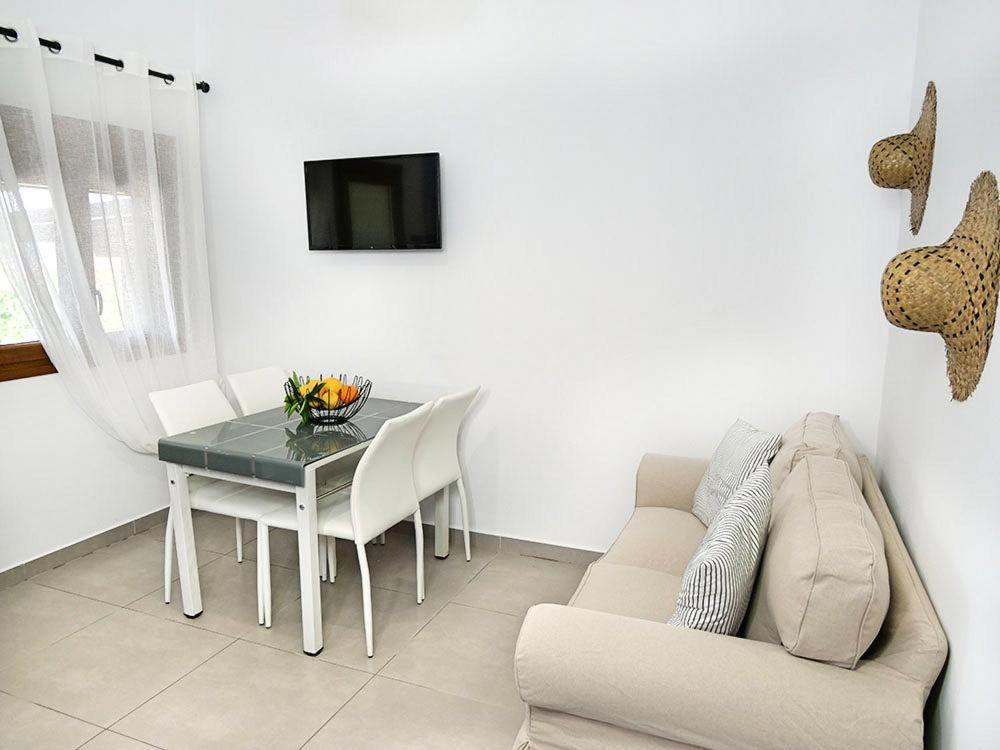 Aparthotel Komitsa Luxury Nea Roda