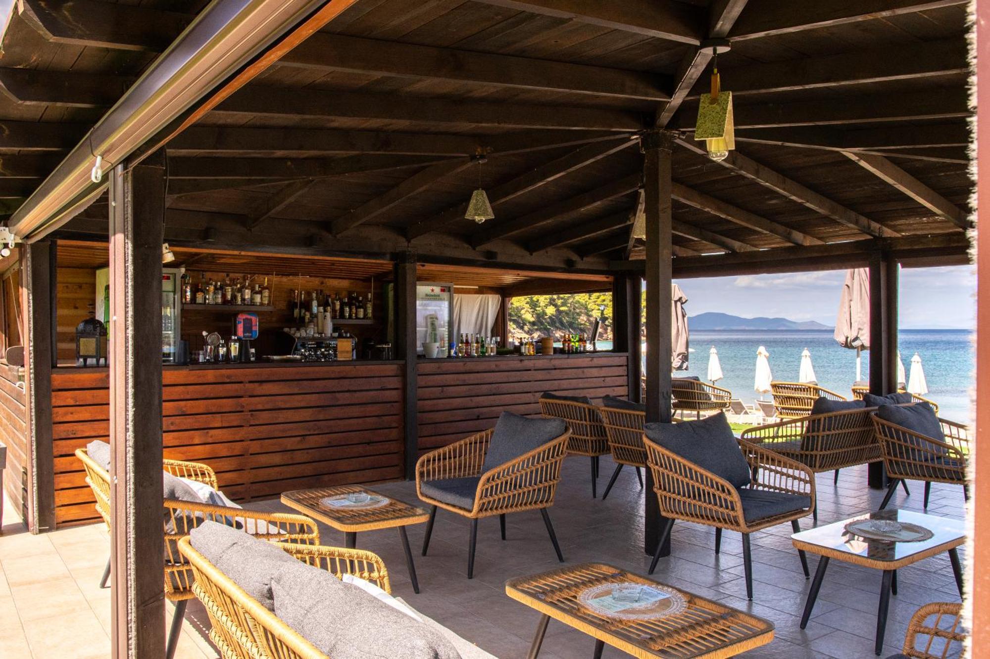Komitsa Luxury 2* Nea Roda