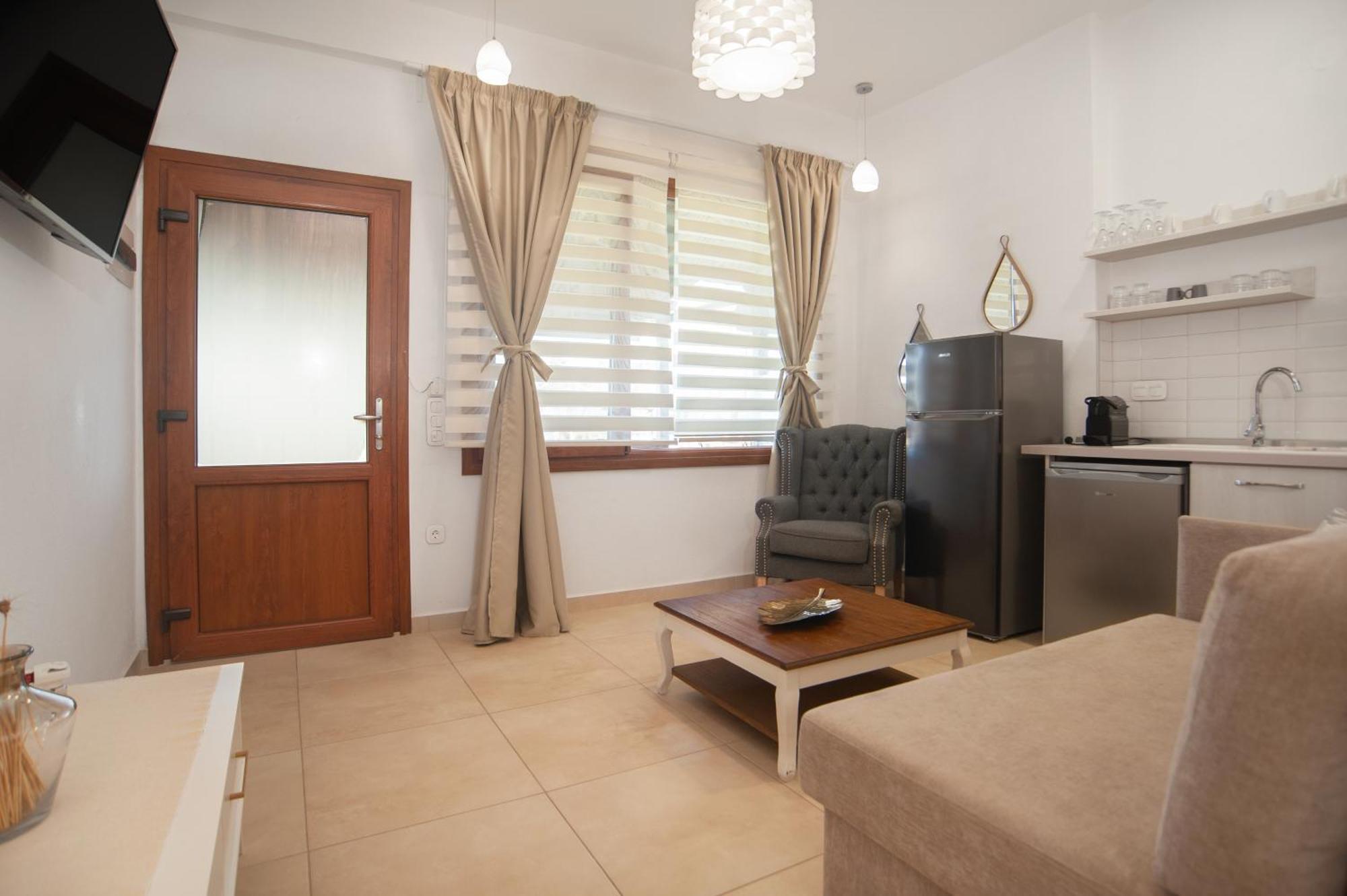 Komitsa Luxury Aparthotel 2*
