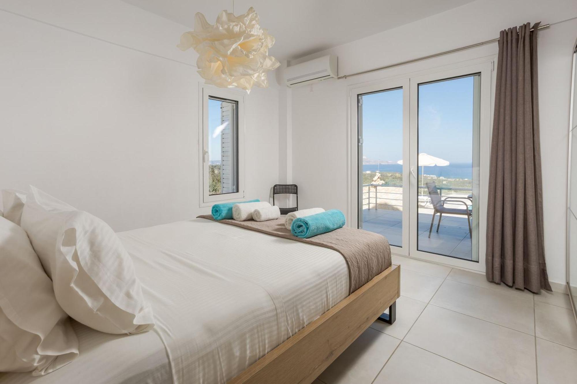 Konstantinos Hilltop Vineyard Escape