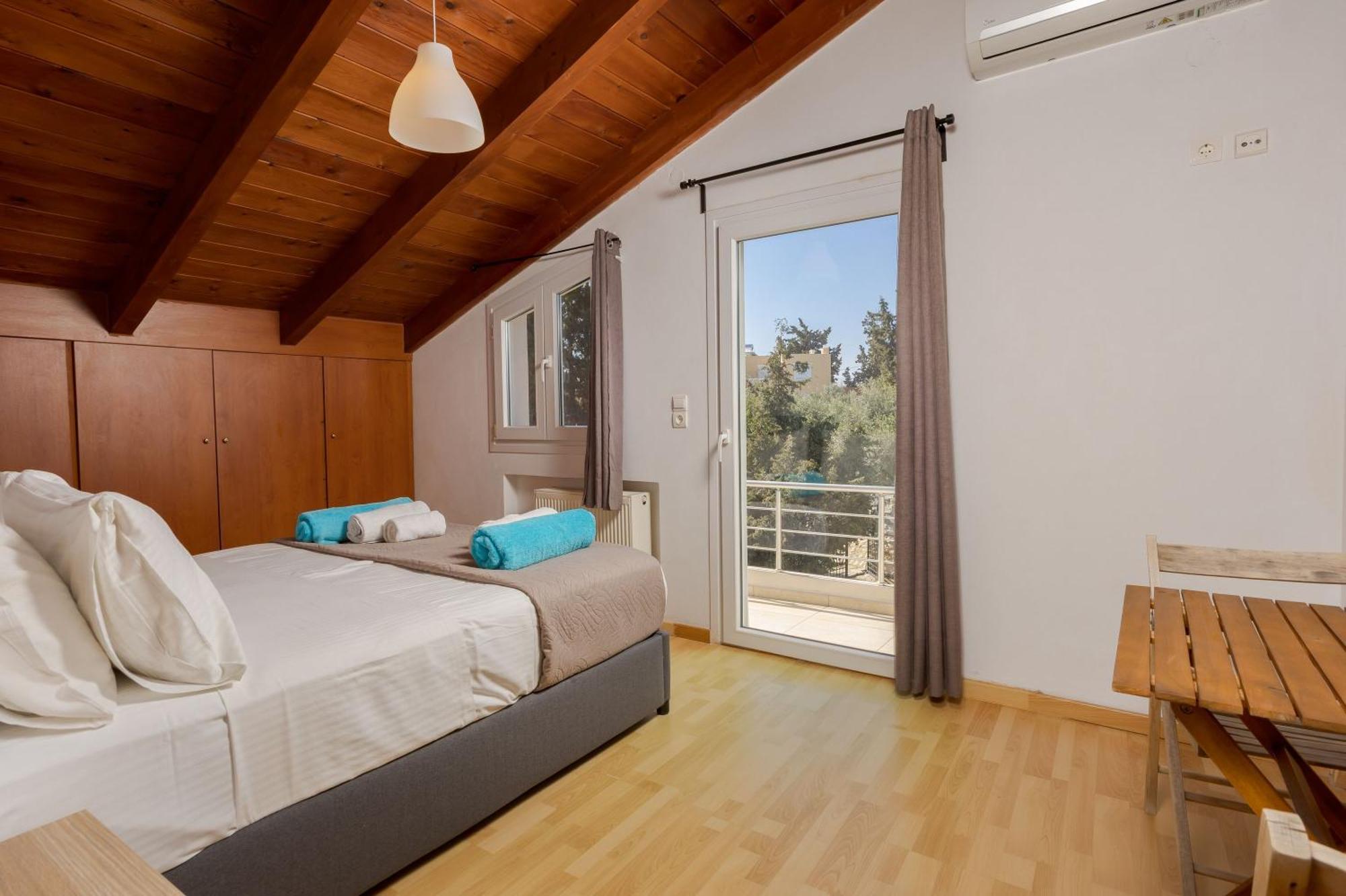 Konstantinos Hilltop Vineyard Escape Almyrida (Crete)