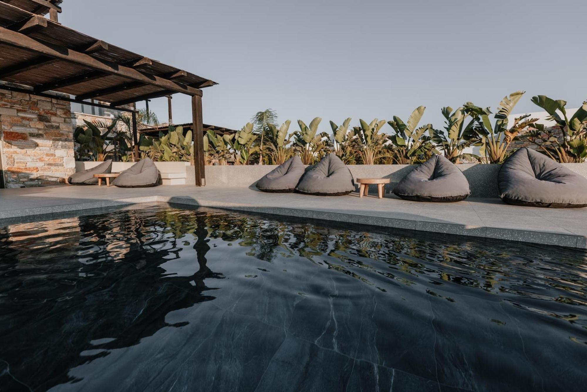 Villa Onym Curated *