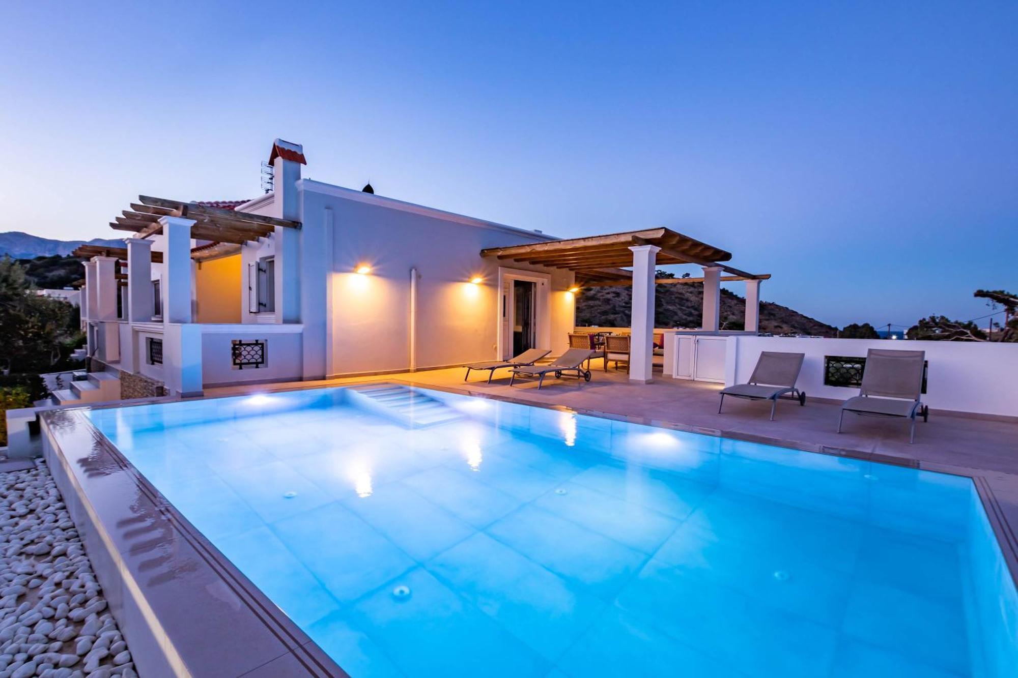 Villa Zetes Luxury *