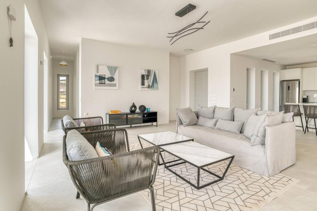 Tiga - Spacious Getaway Villa