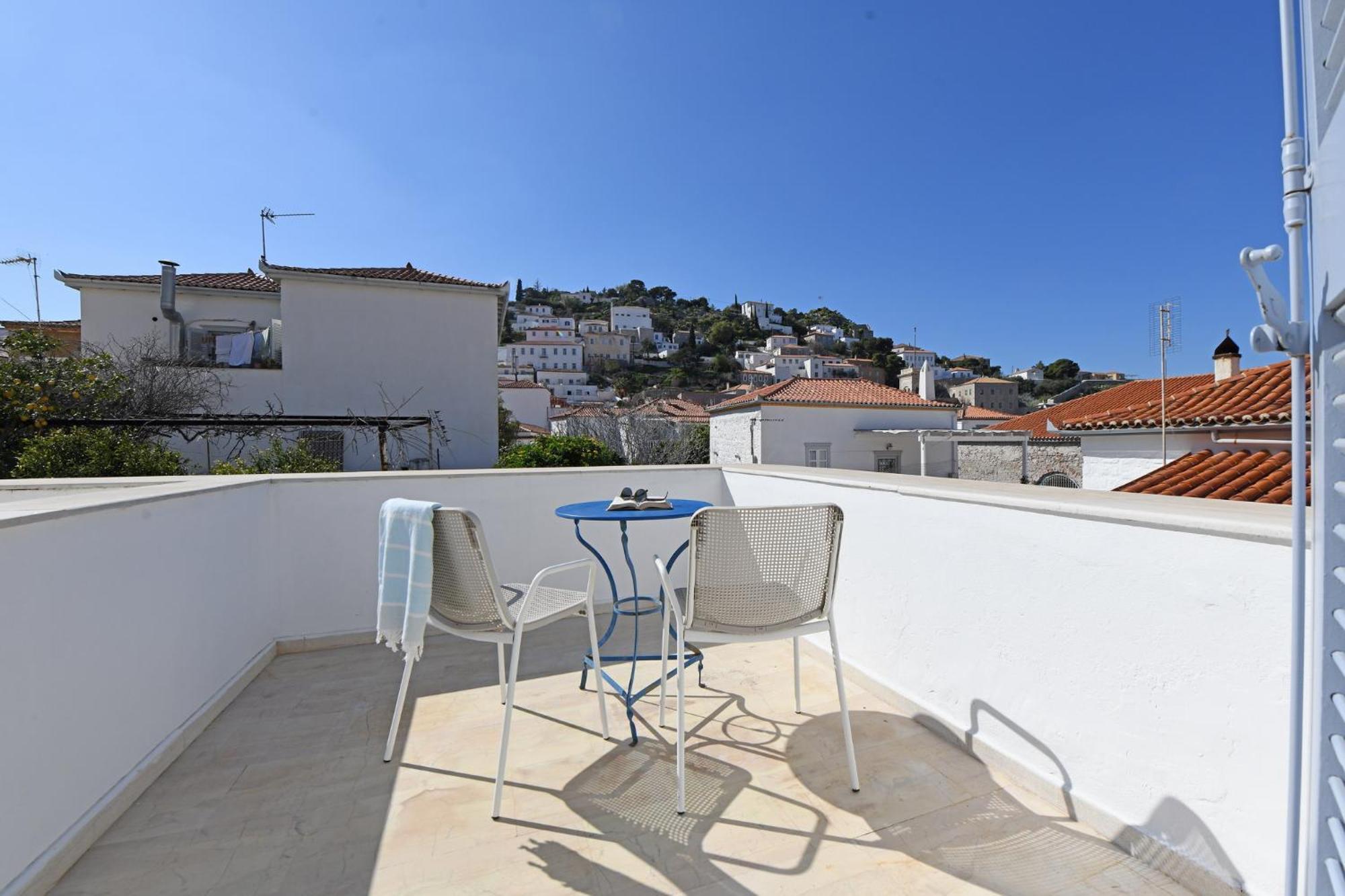 Astraea 6 * Hydra (Saronic Islands)