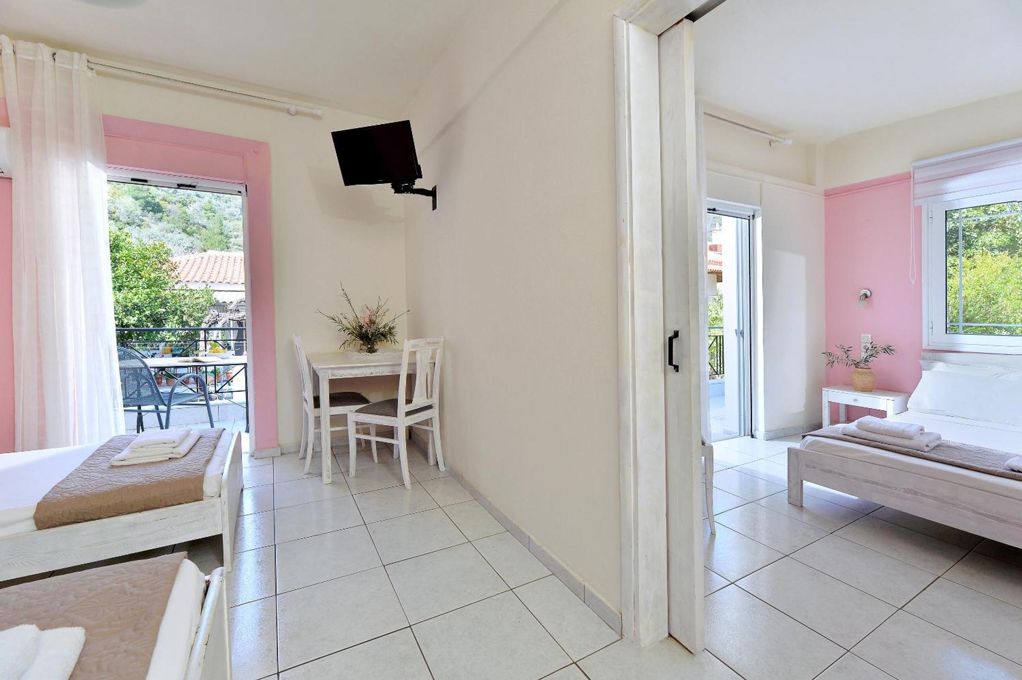 Aparthotel Kapougiati 3*