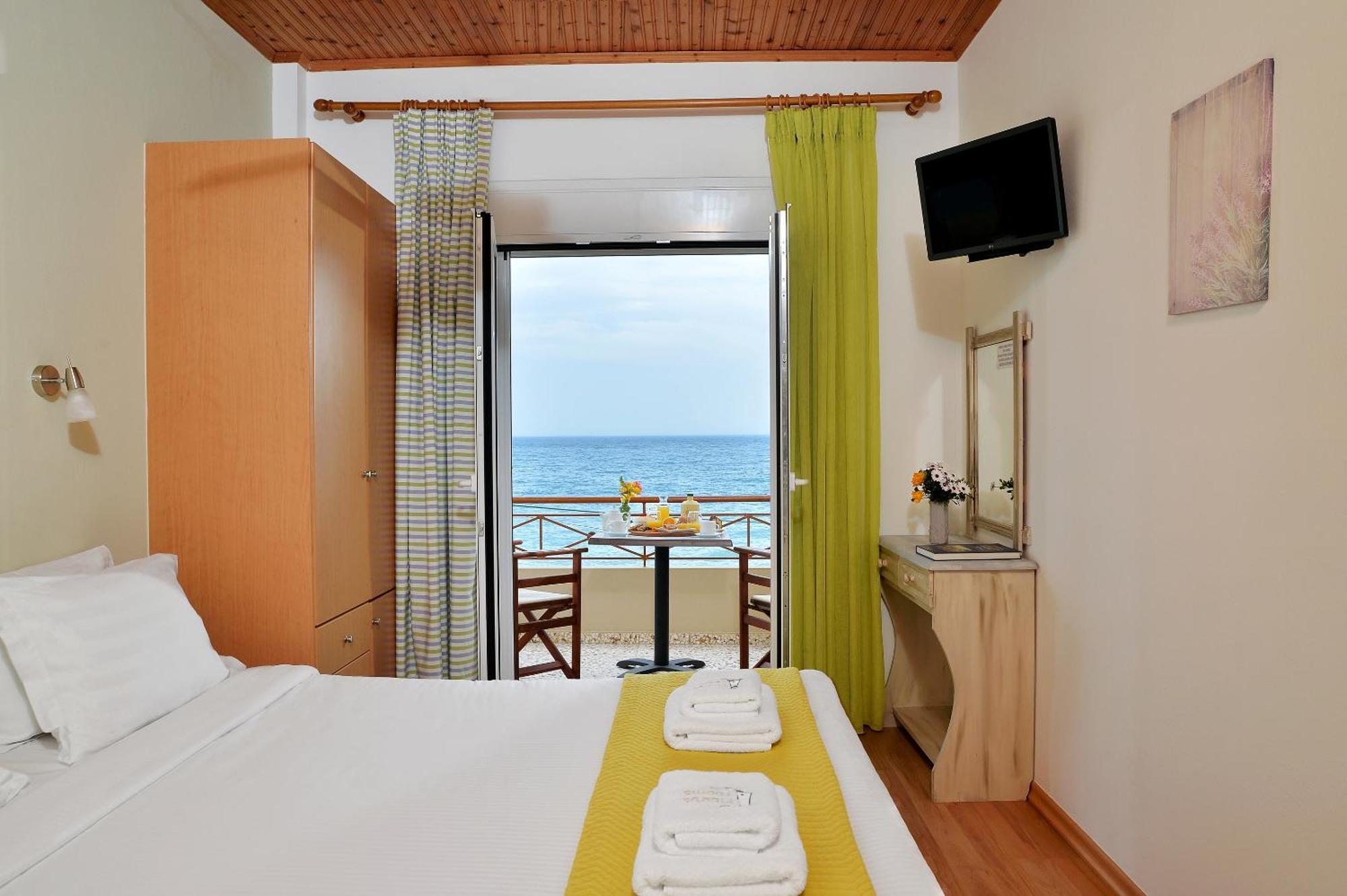 Pharos Aparthotel Ilia