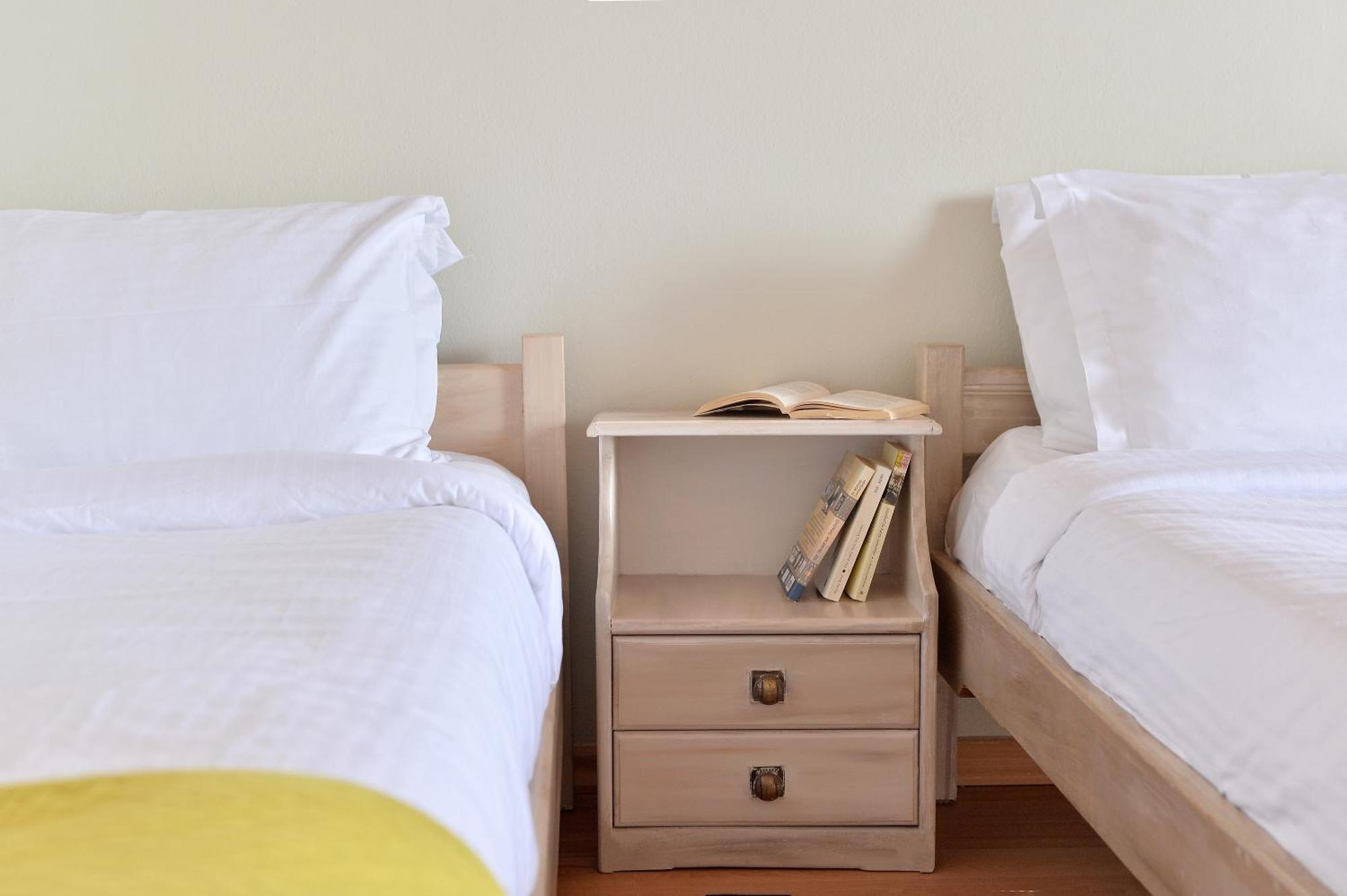 Aparthotel Pharos