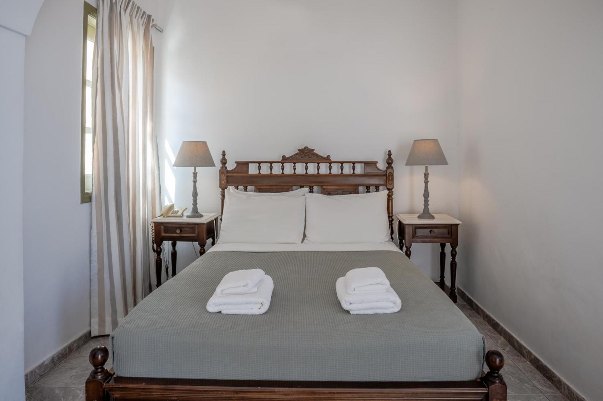 Aldea Hotel Karterados (Santorini)