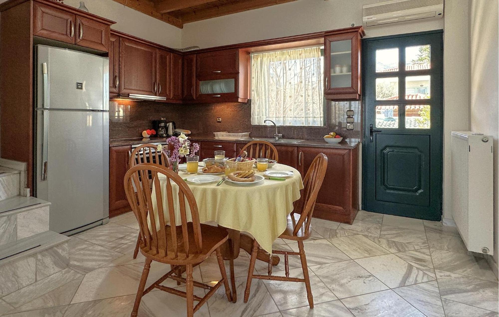 Cozy Home In Diakopto Achaias P, With Kitchenette Holiday home