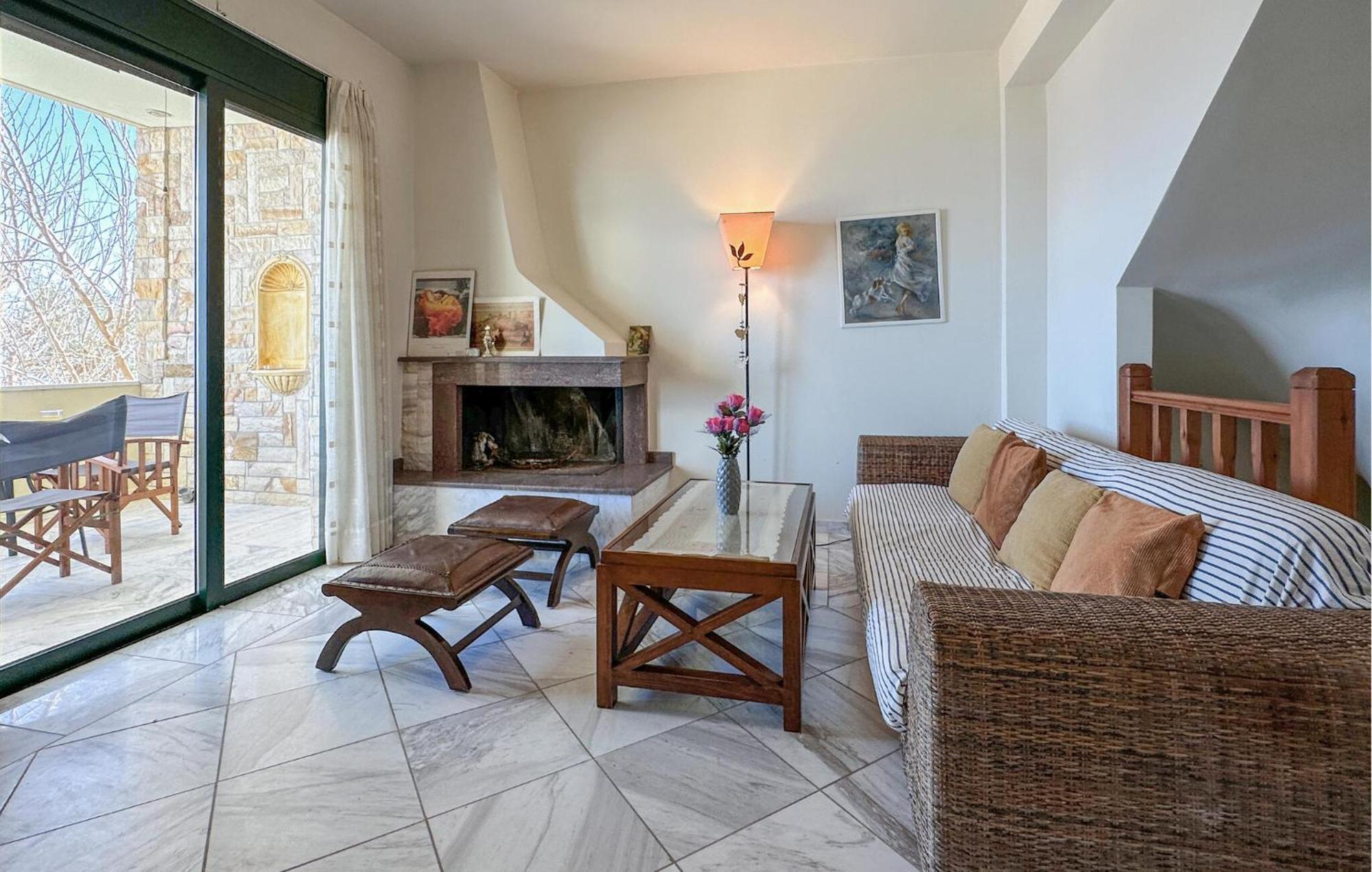 Cozy Home In Diakopto Achaias P, With Kitchenette Diakopto