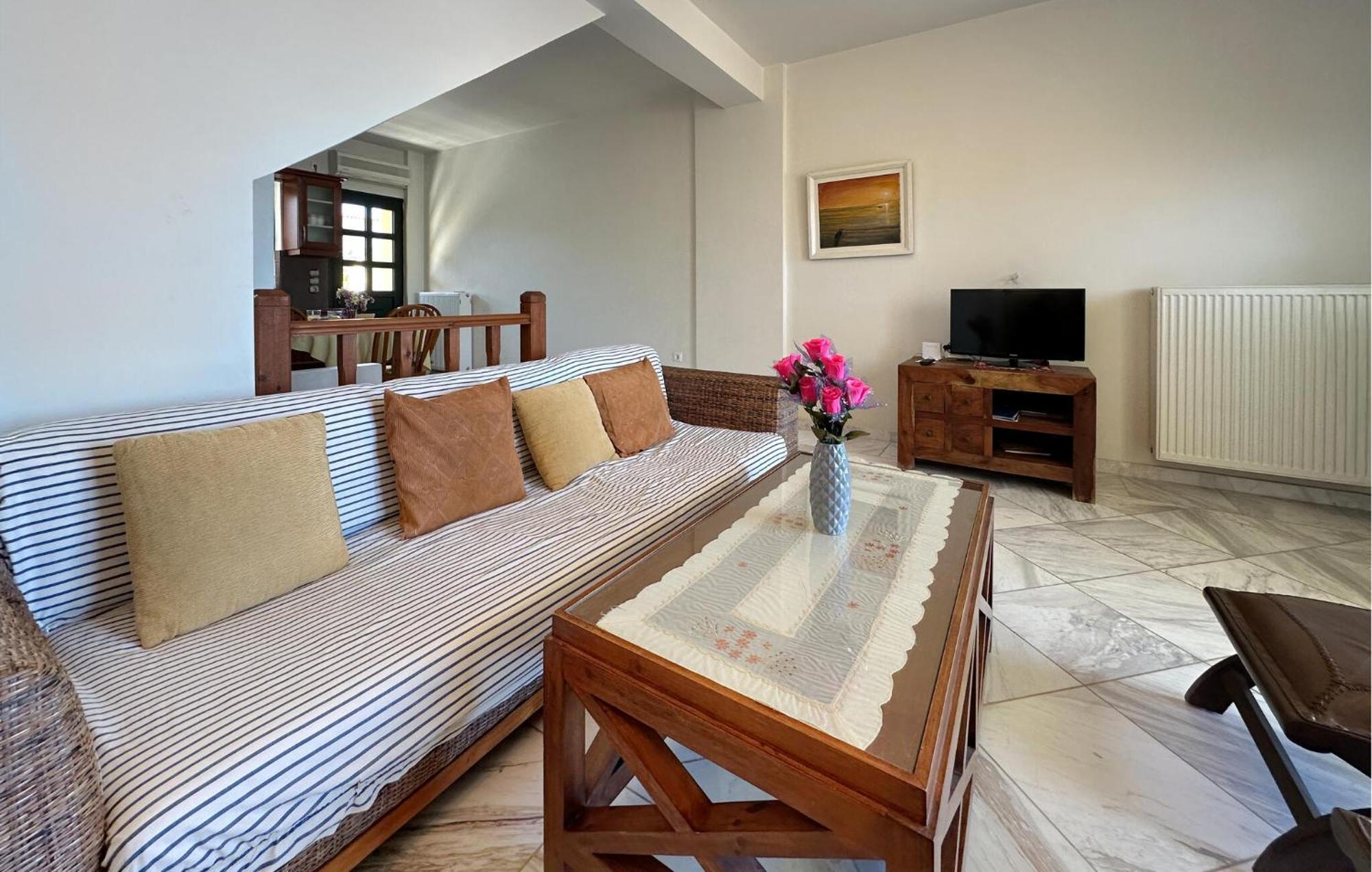 Cozy Home In Diakopto Achaias P, With Kitchenette Holiday home