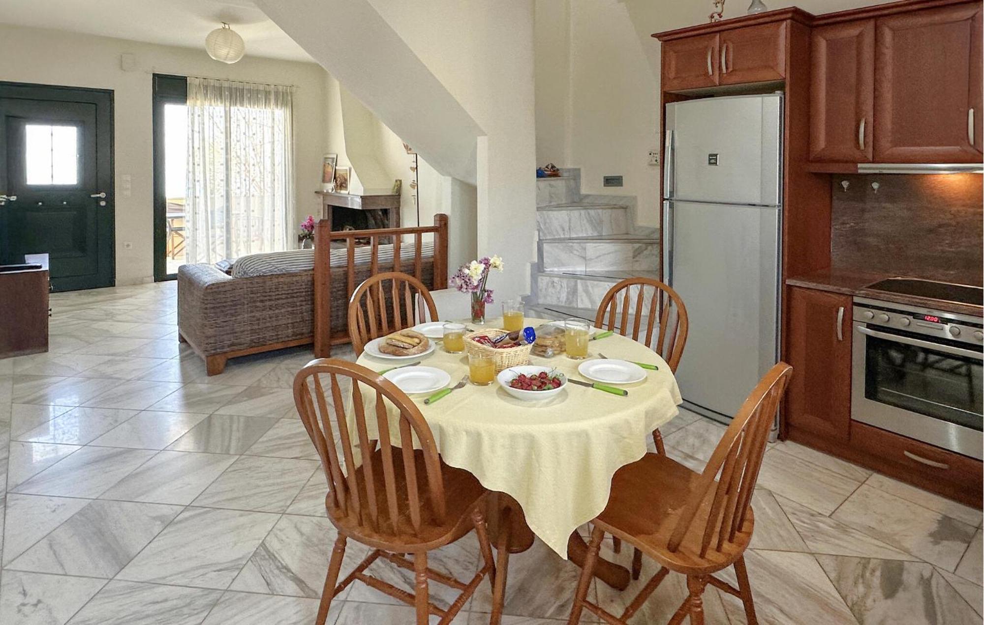 Cozy Home In Diakopto Achaias P, With Kitchenette Holiday home *