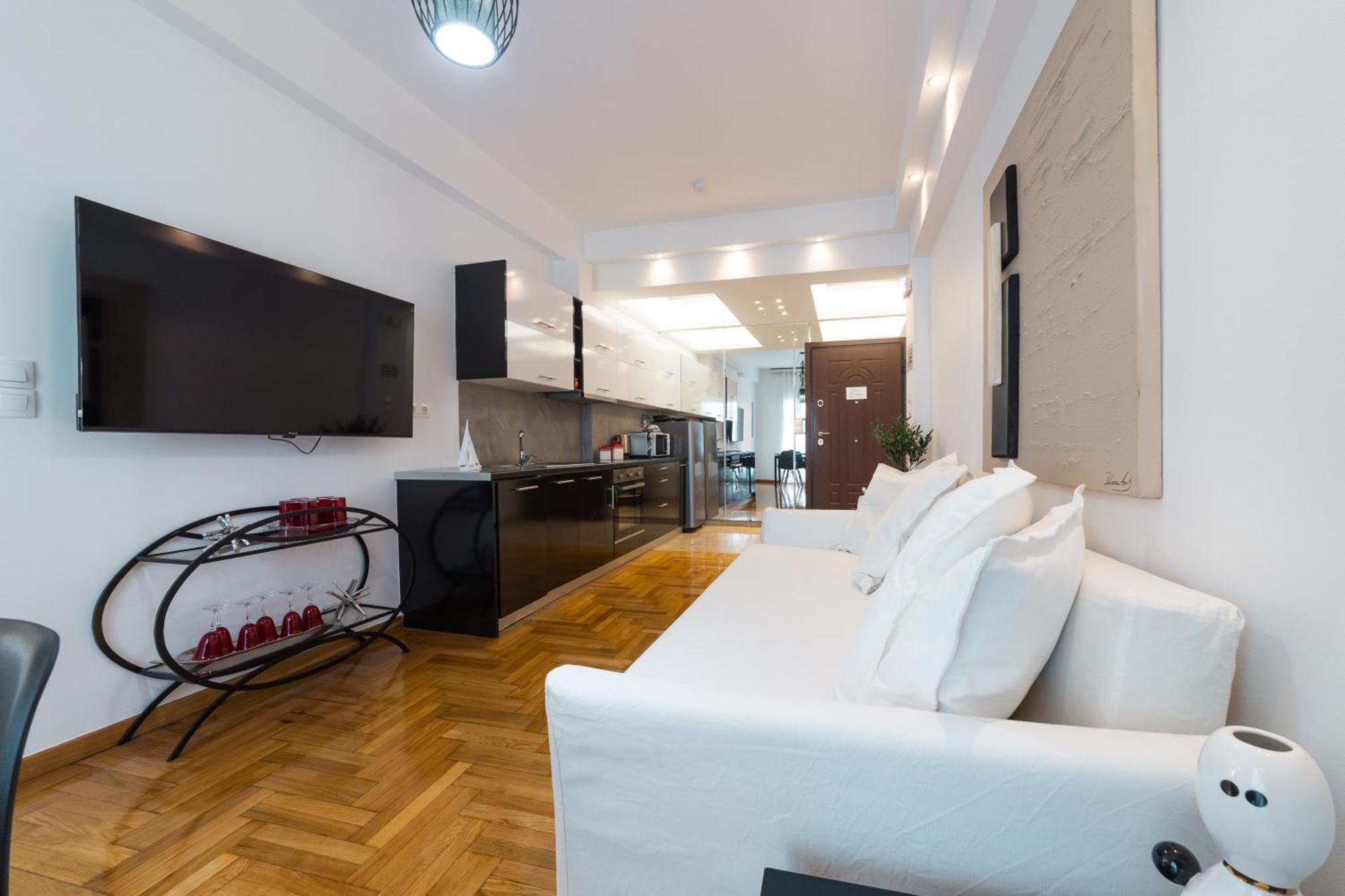 In Glyfada Center Apartment *
