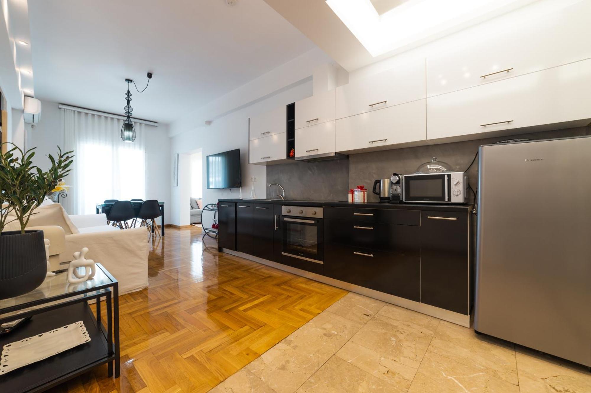 In Glyfada Center Apartment *