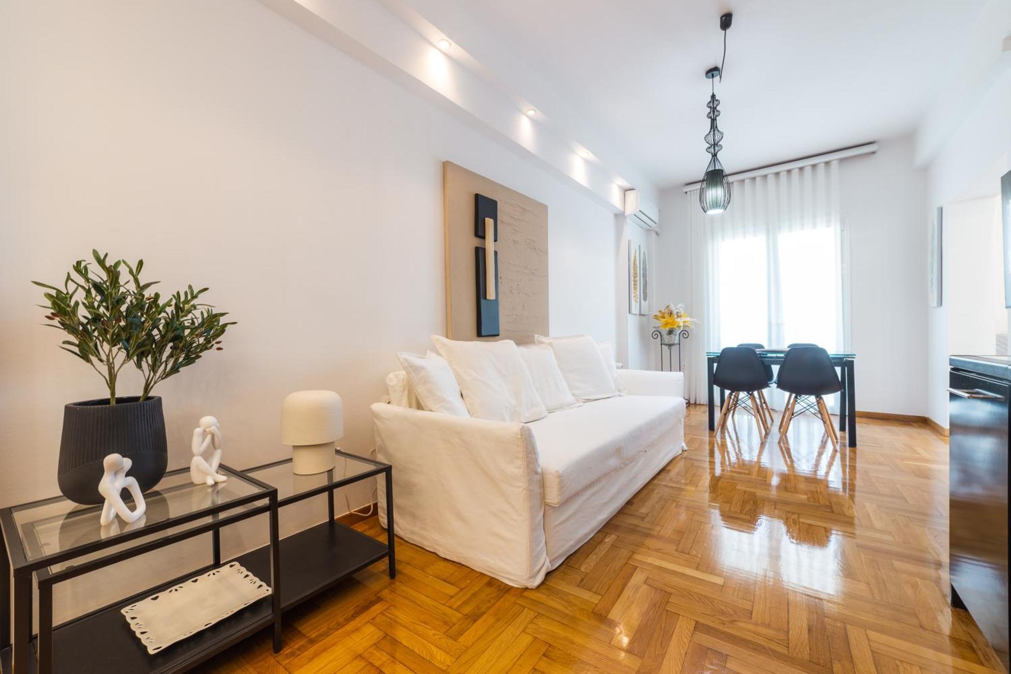 Apartment In Glyfada Center Athens
