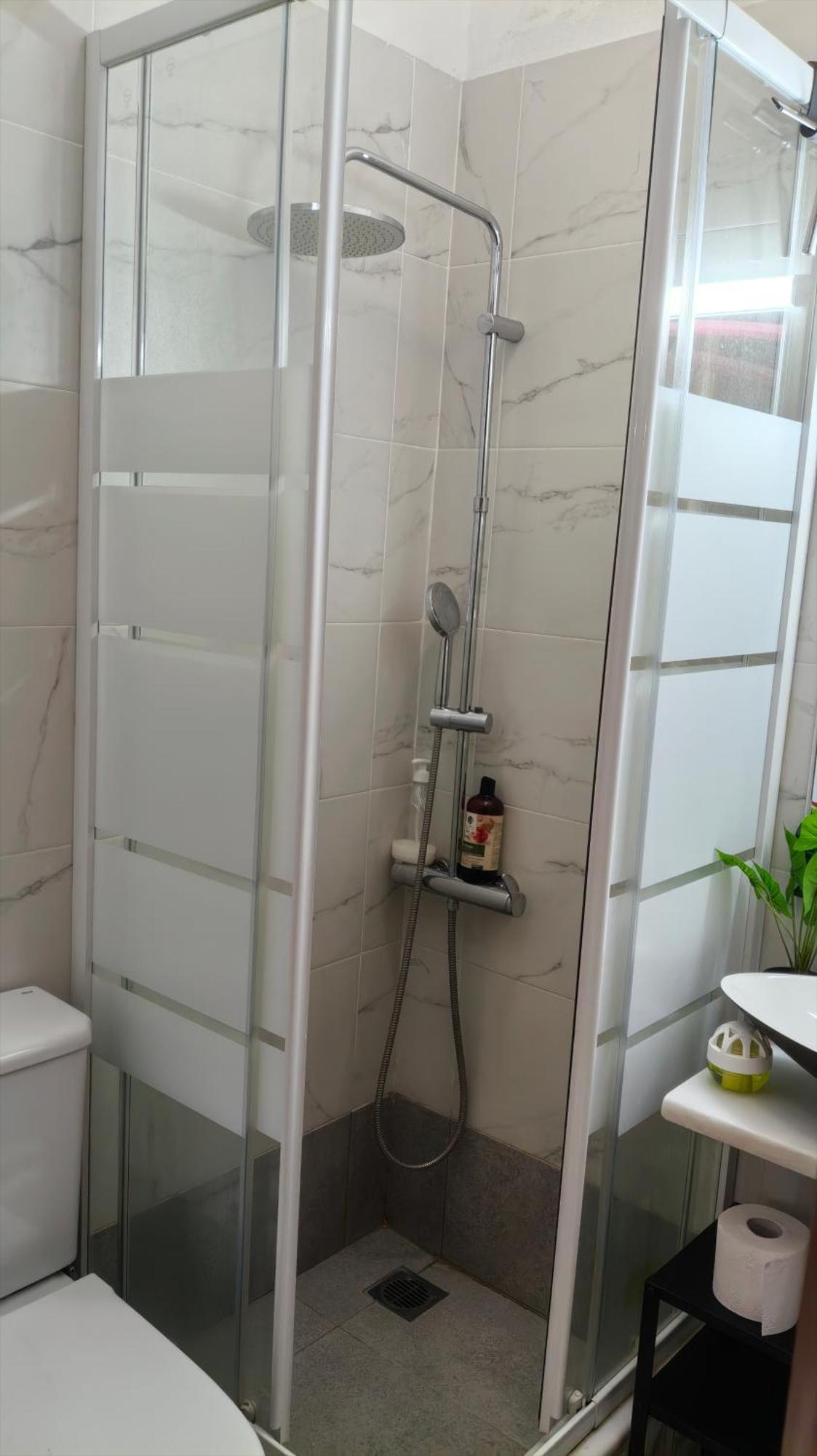 Apartment Airport Friendly House 1 *