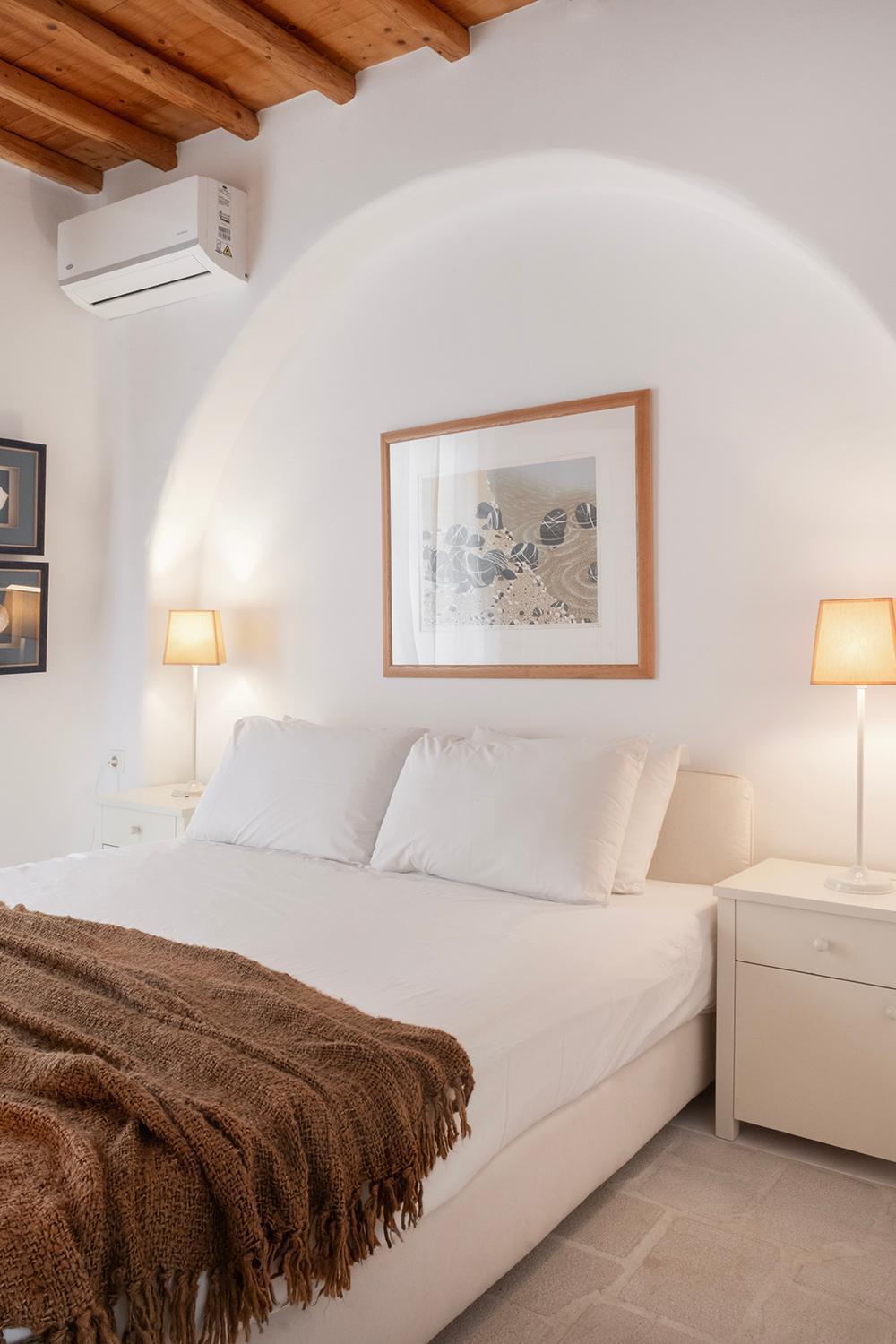 Mykonian Style W Shared Pool & Nighttime Security Guard Apartment *
