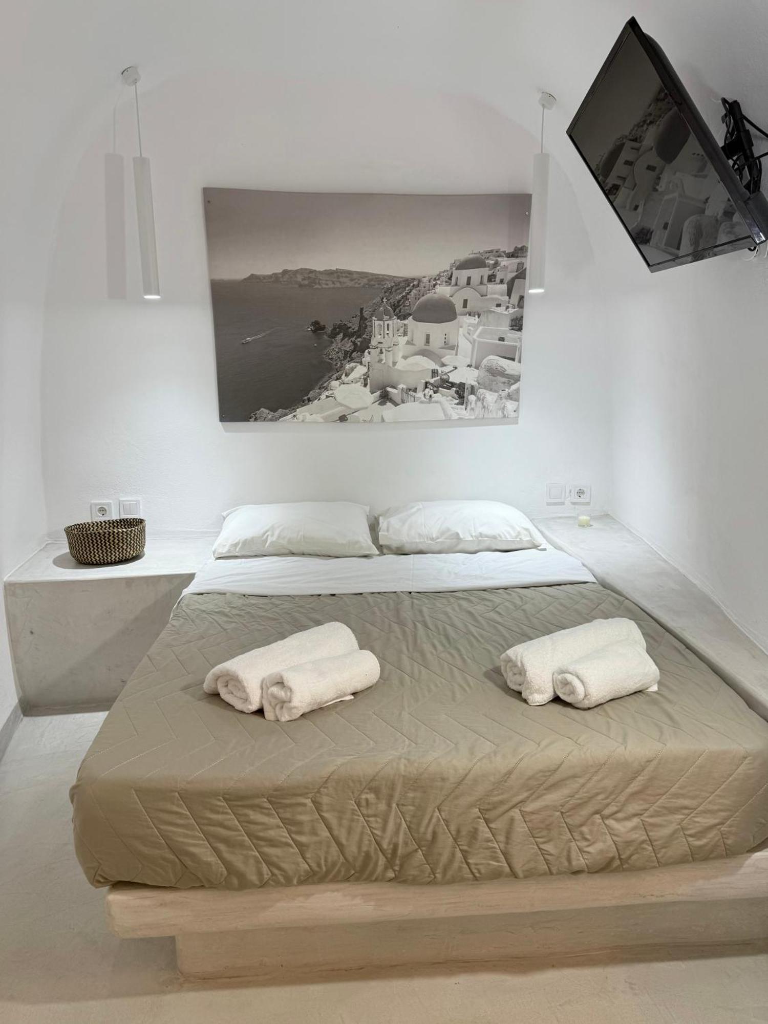 Sepal Fira (Santorini)