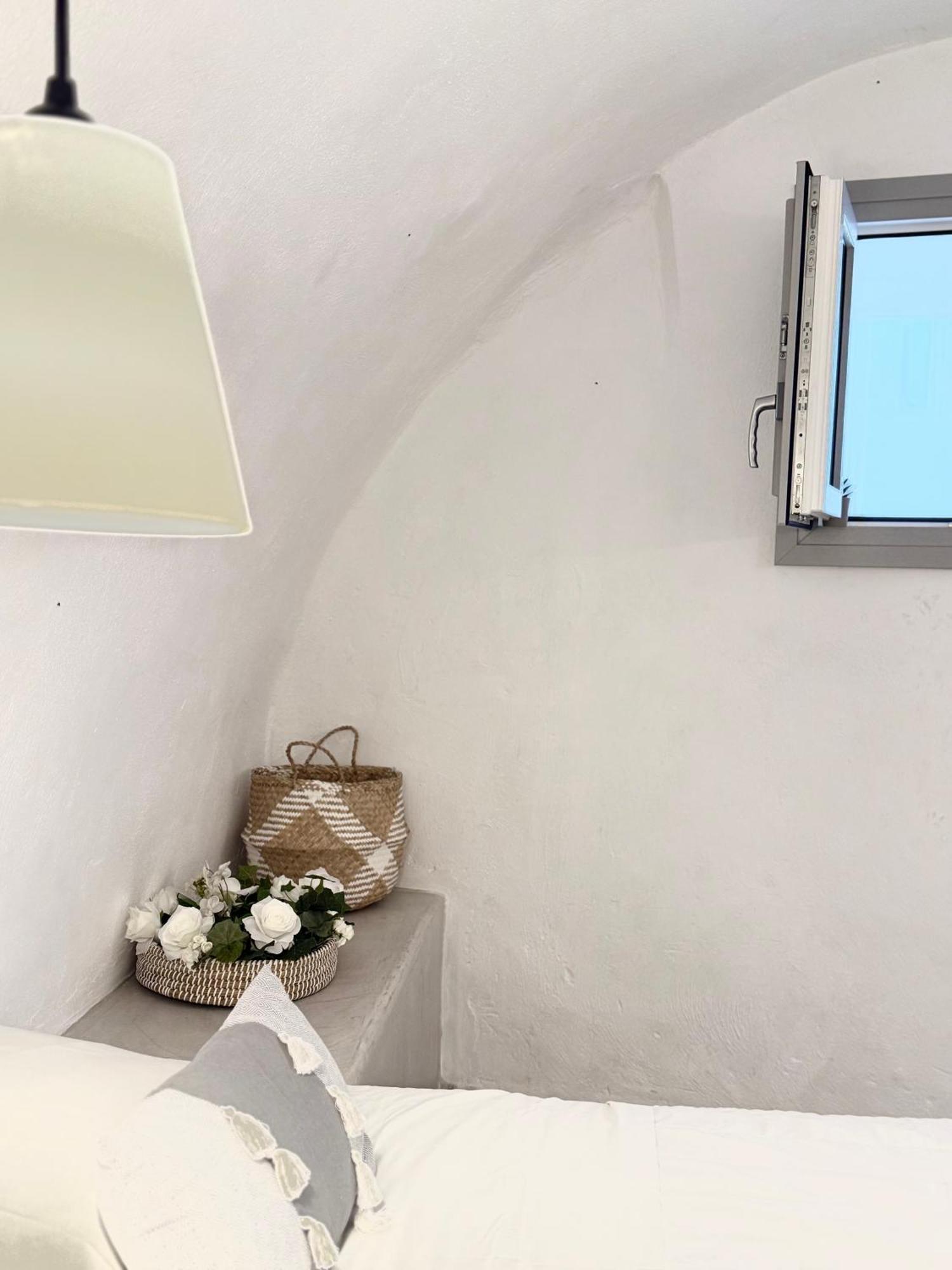 Sepal * Fira (Santorini)