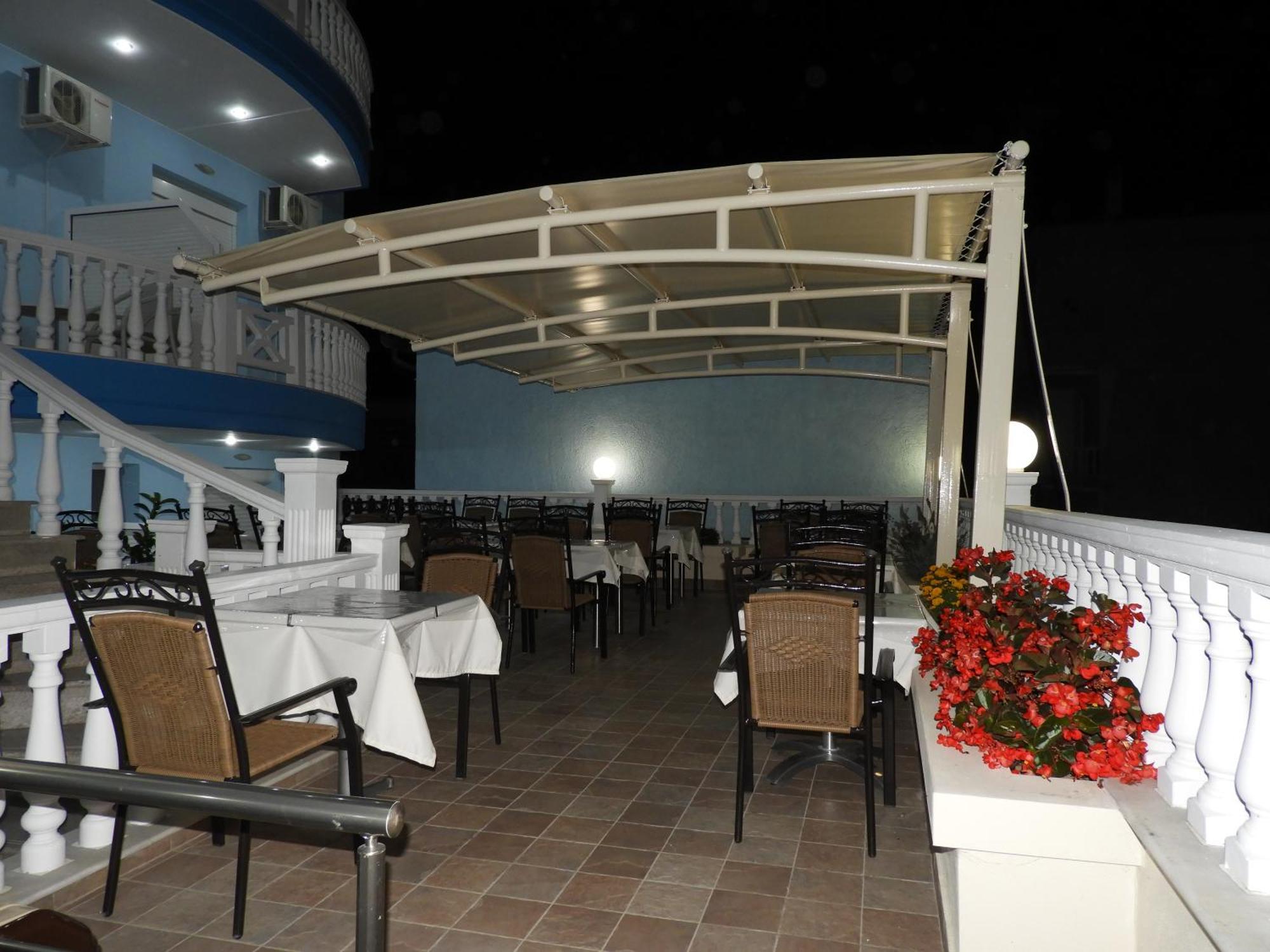 Paris Hotel 2*