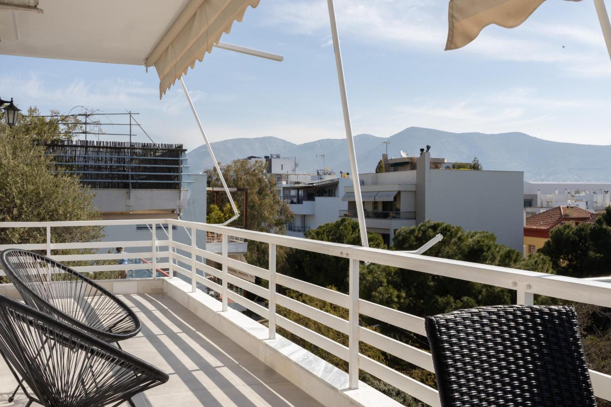 Apartment Luxurious 3-bedroom Seaside Retreat Fully Renovated In 2025