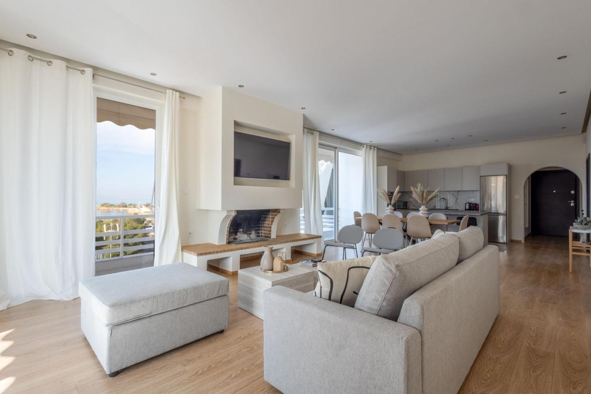Apartment Luxurious 3-bedroom Seaside Retreat Fully Renovated In 2025