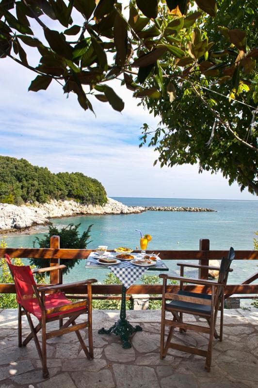 Bed & Breakfast Victoria's Damouchari
