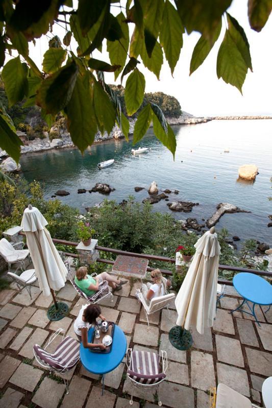 Bed & Breakfast Victoria's Damouchari