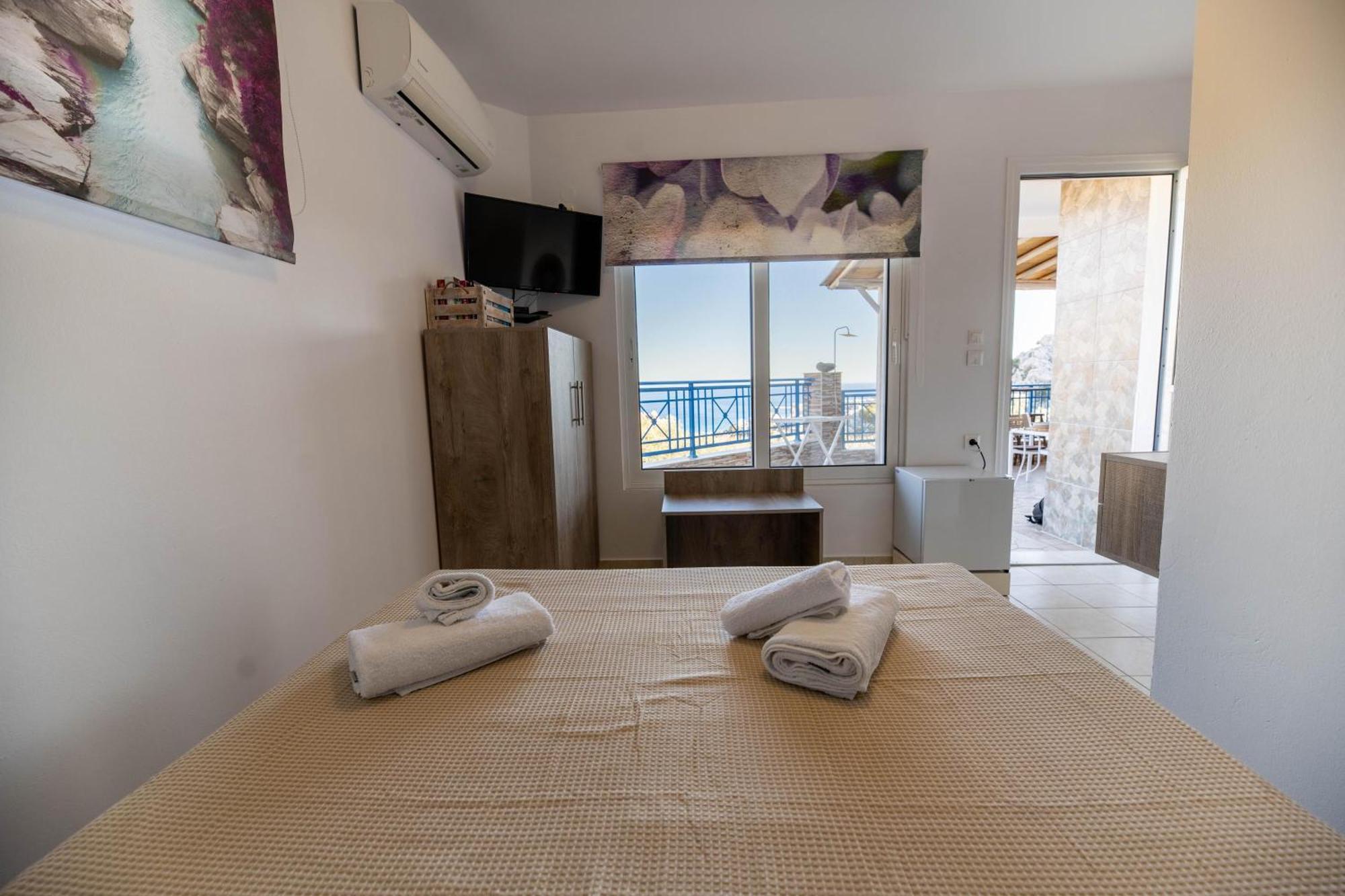 Aperanto Galazio * Archangelos (Rhodes)