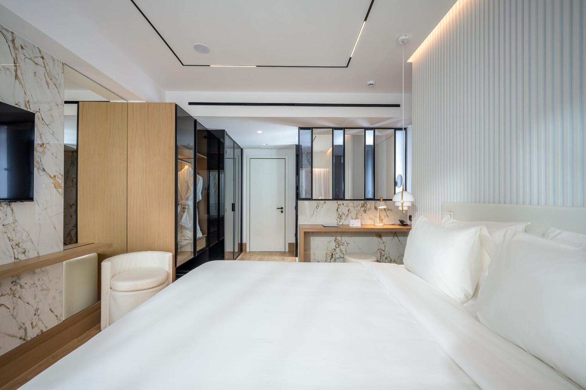 Ethereal White & 5* Heraklion (Crete)