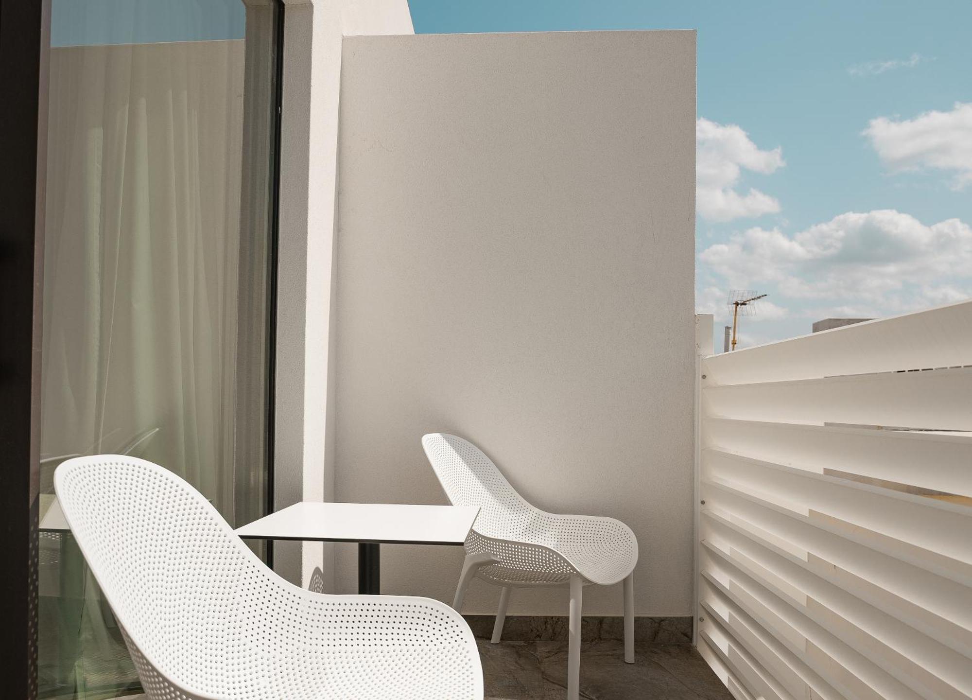 Ethereal White & Hotel Heraklion (Crete)