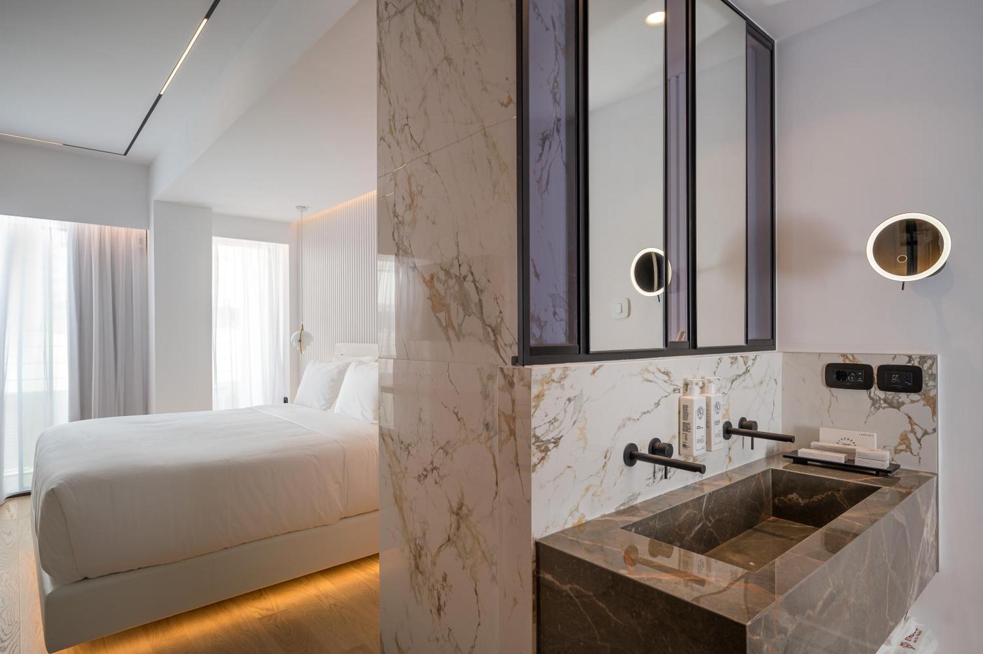 Hotel Ethereal White & 5*