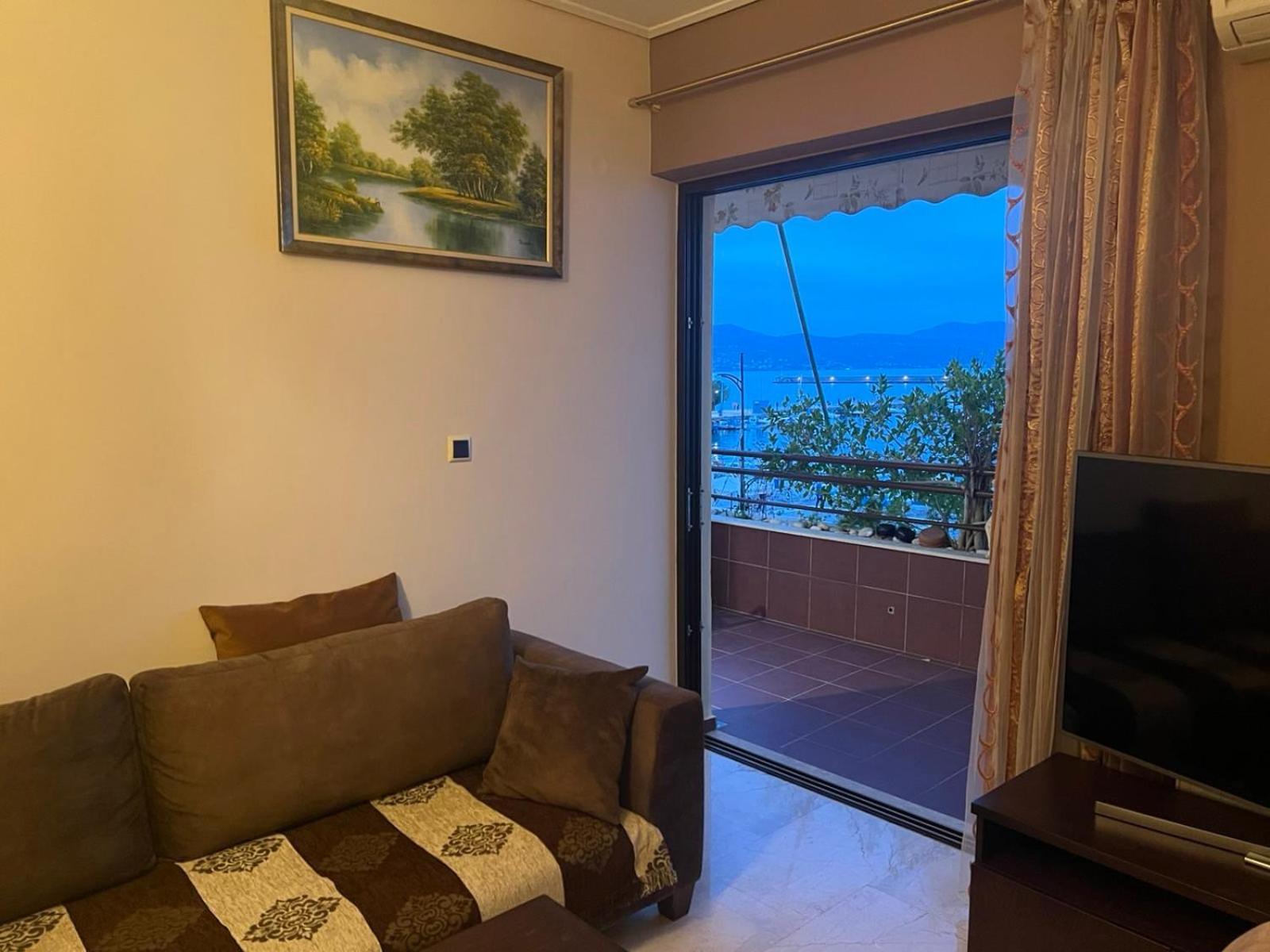 Grand Luxury Seafront Apartment