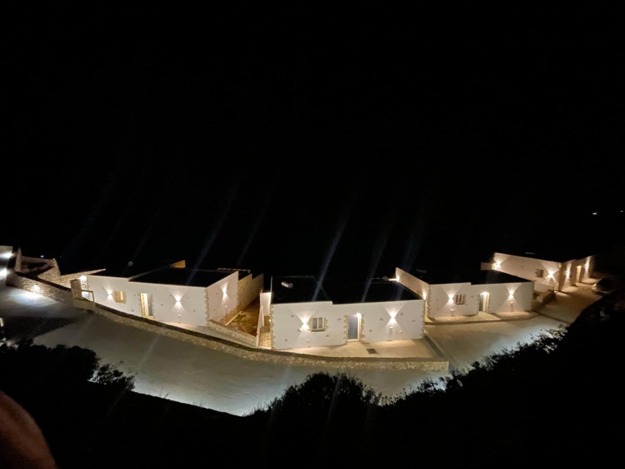Villa Kyma - *