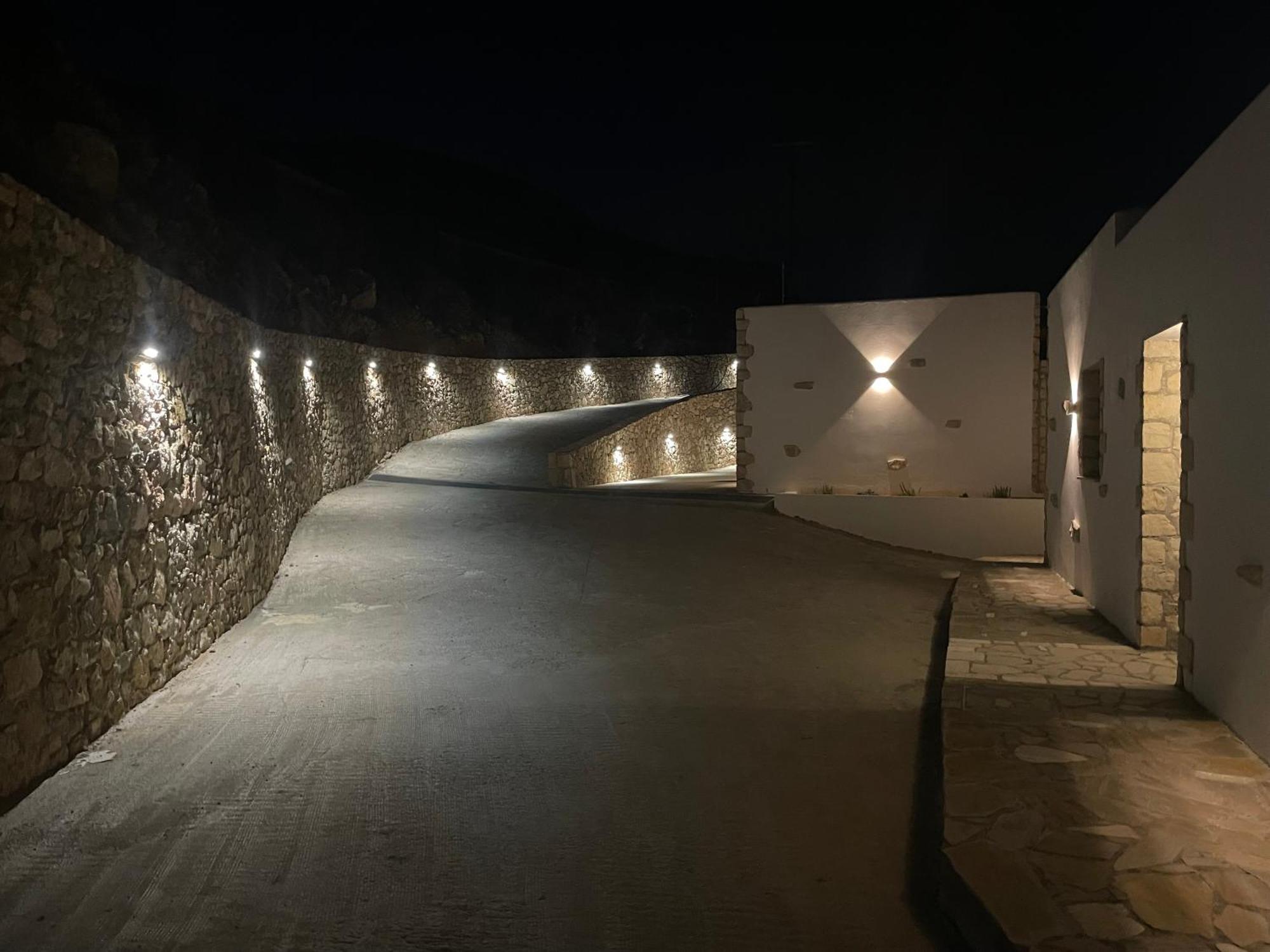 Villa Kyma - *
