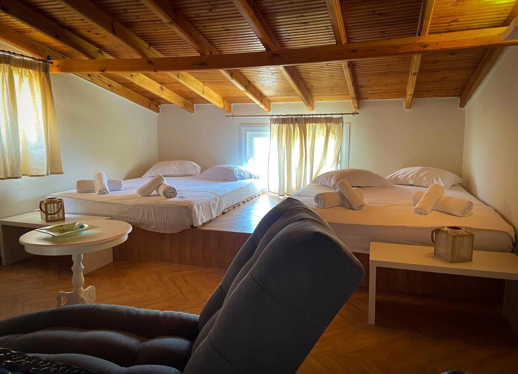 Villa Only Blue Kariani