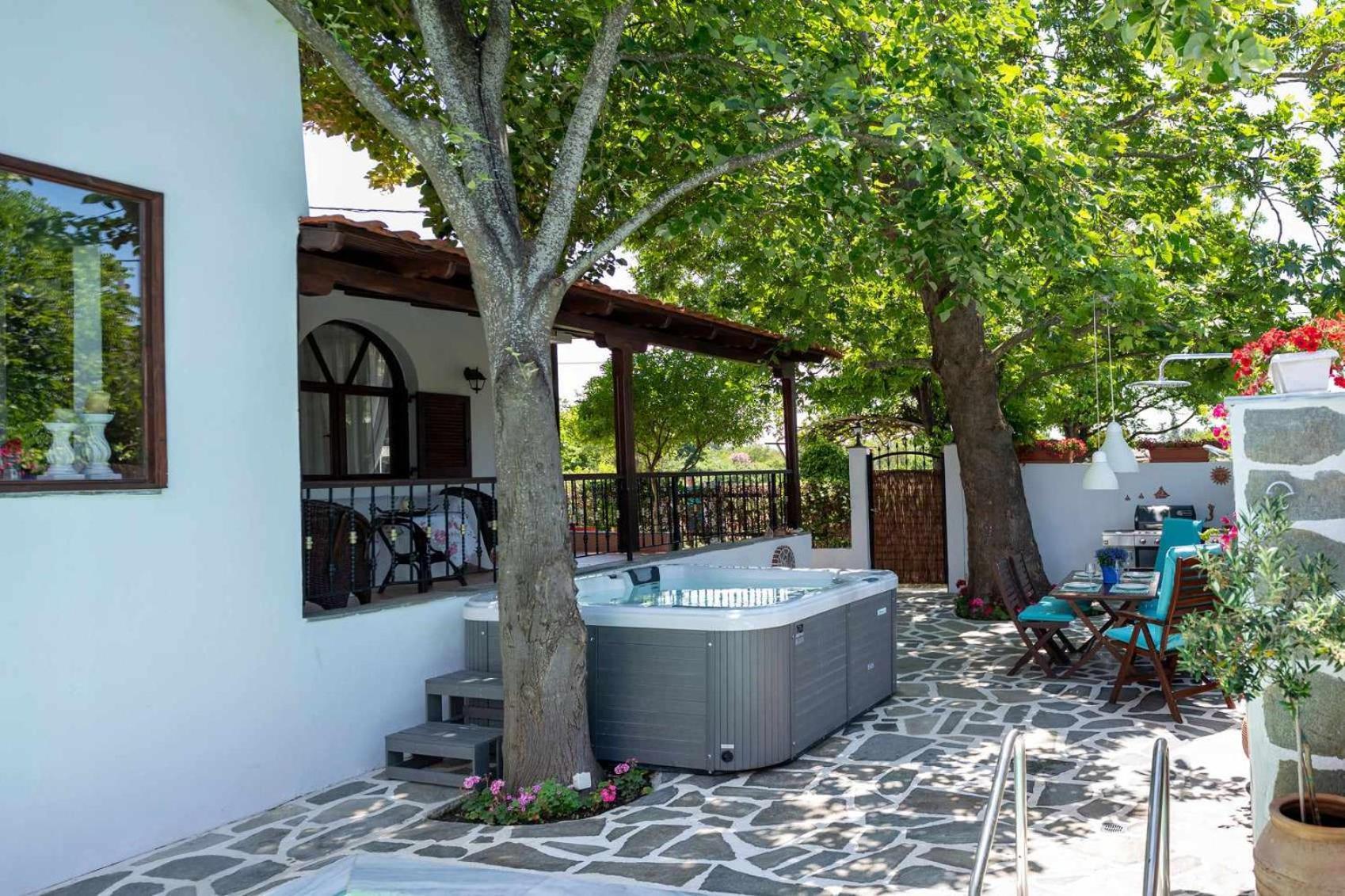 Villa Shada's Pool & Jacuzzi