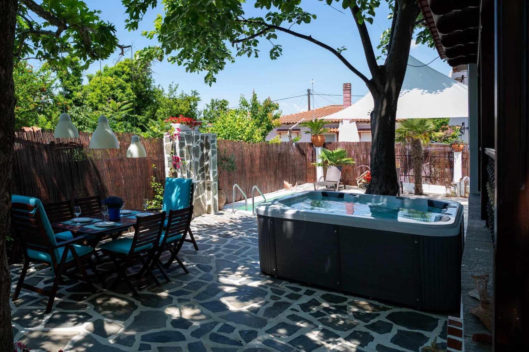 Shada's Pool & Jacuzzi Villa *