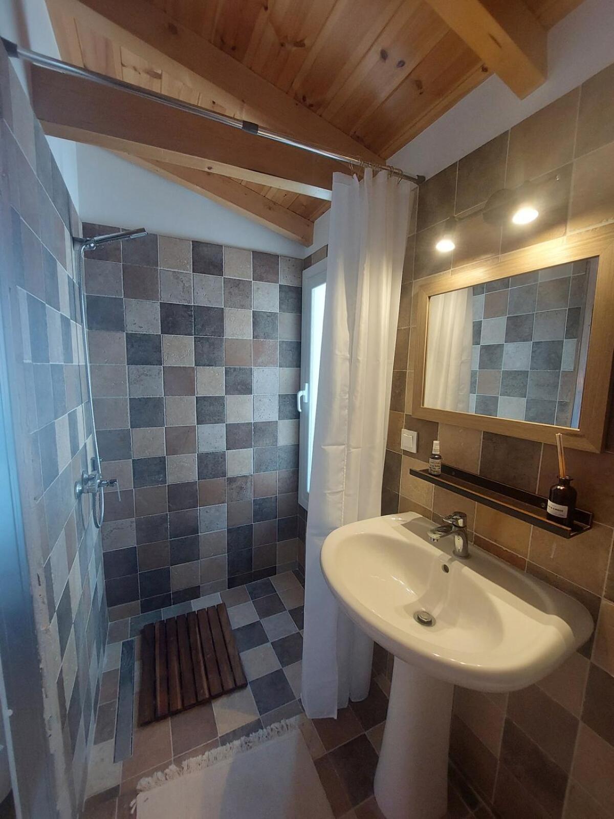 Plaka 16 - 'the Roof' - Drepano, Nafplio Apartment