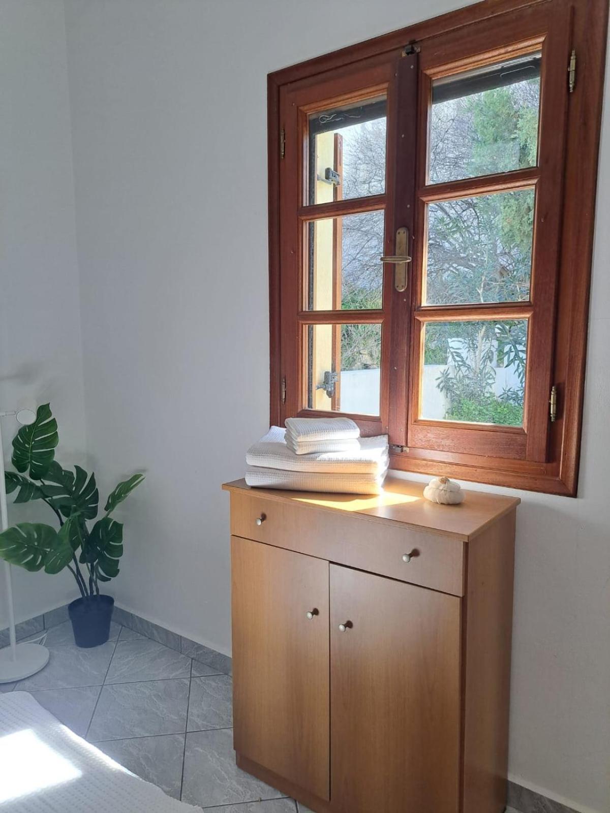 Mary Stella Platanos, Leros Apartment