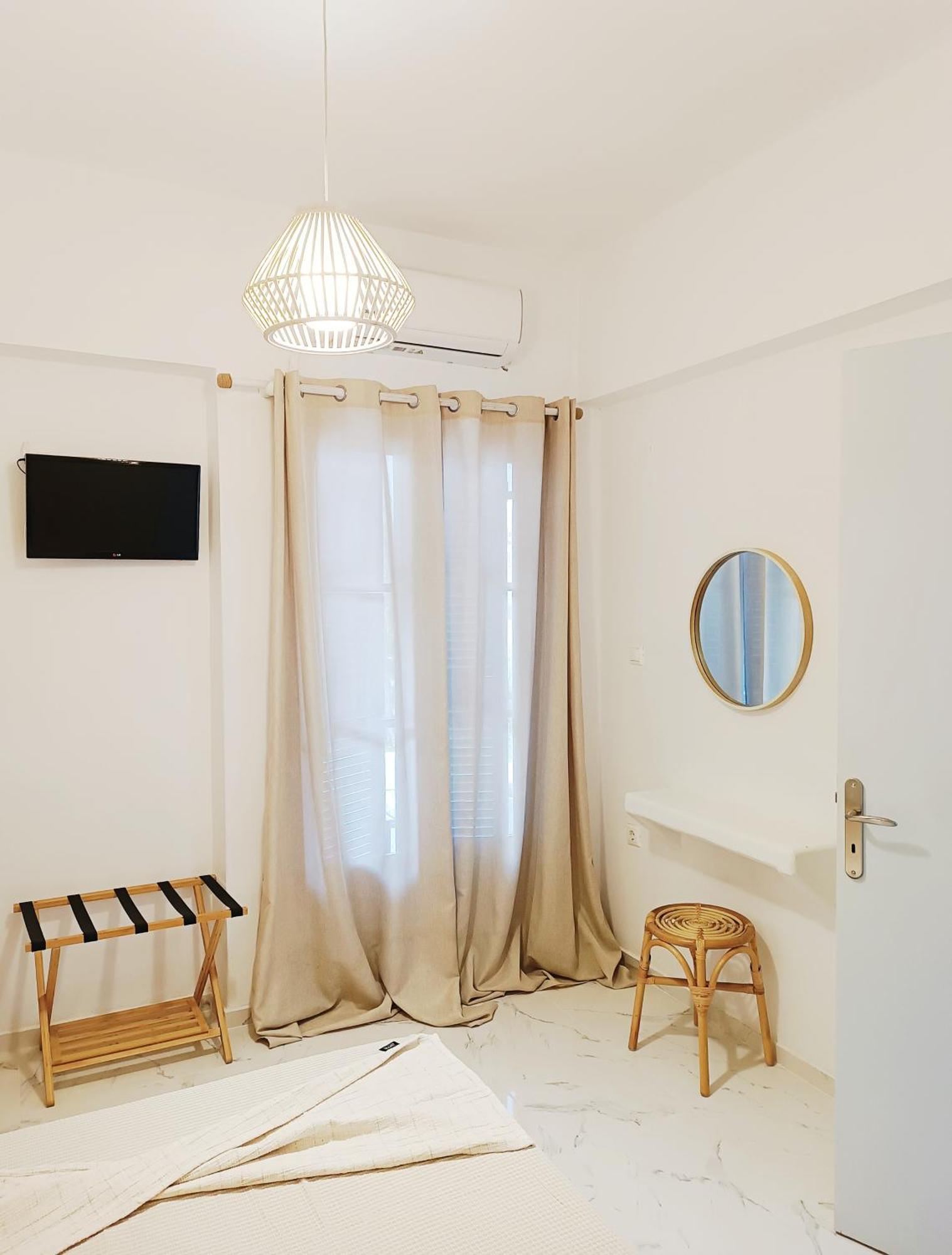 Apanema Paros * Naousa (Paros)