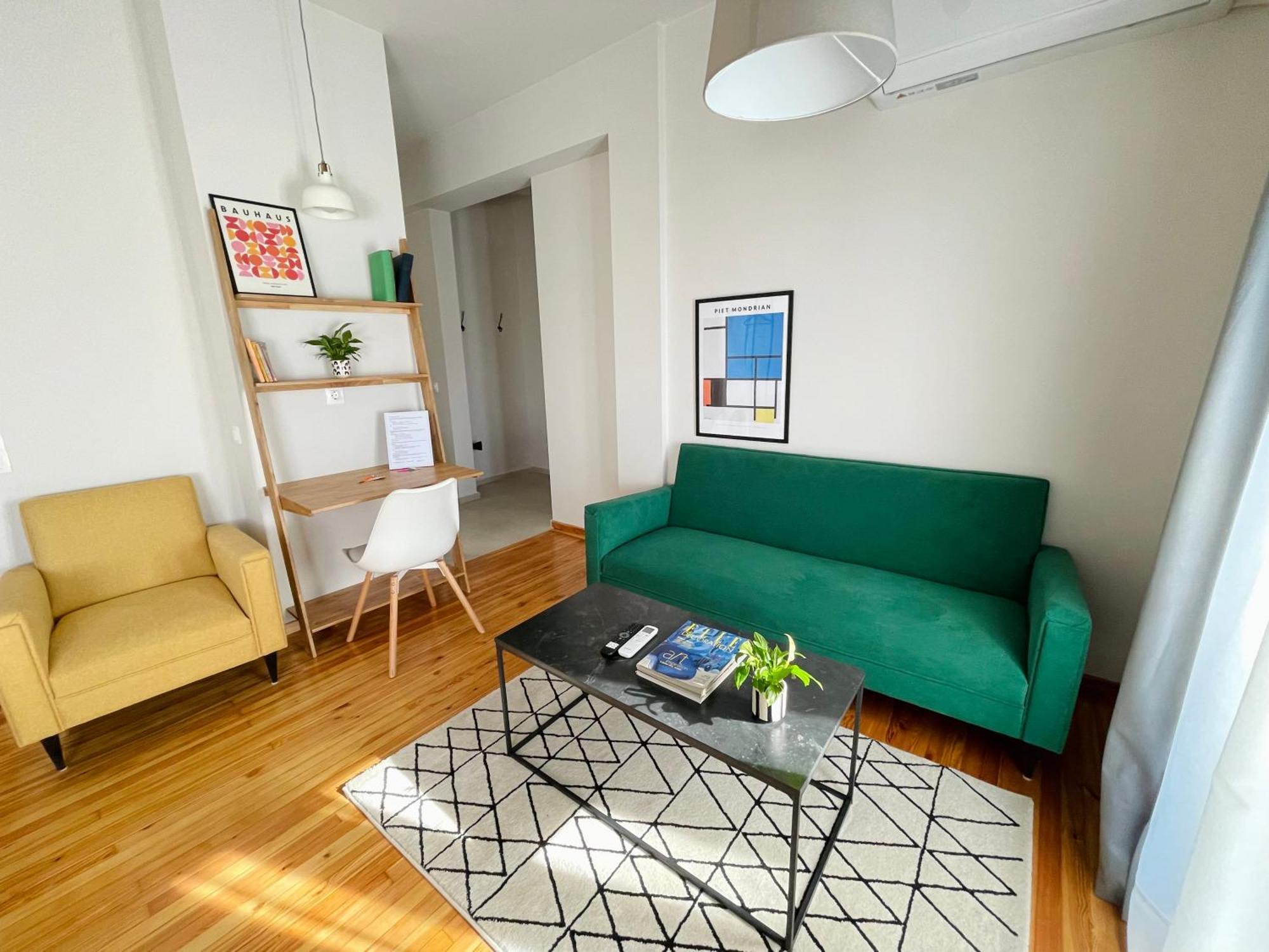 19 Living Apartment *
