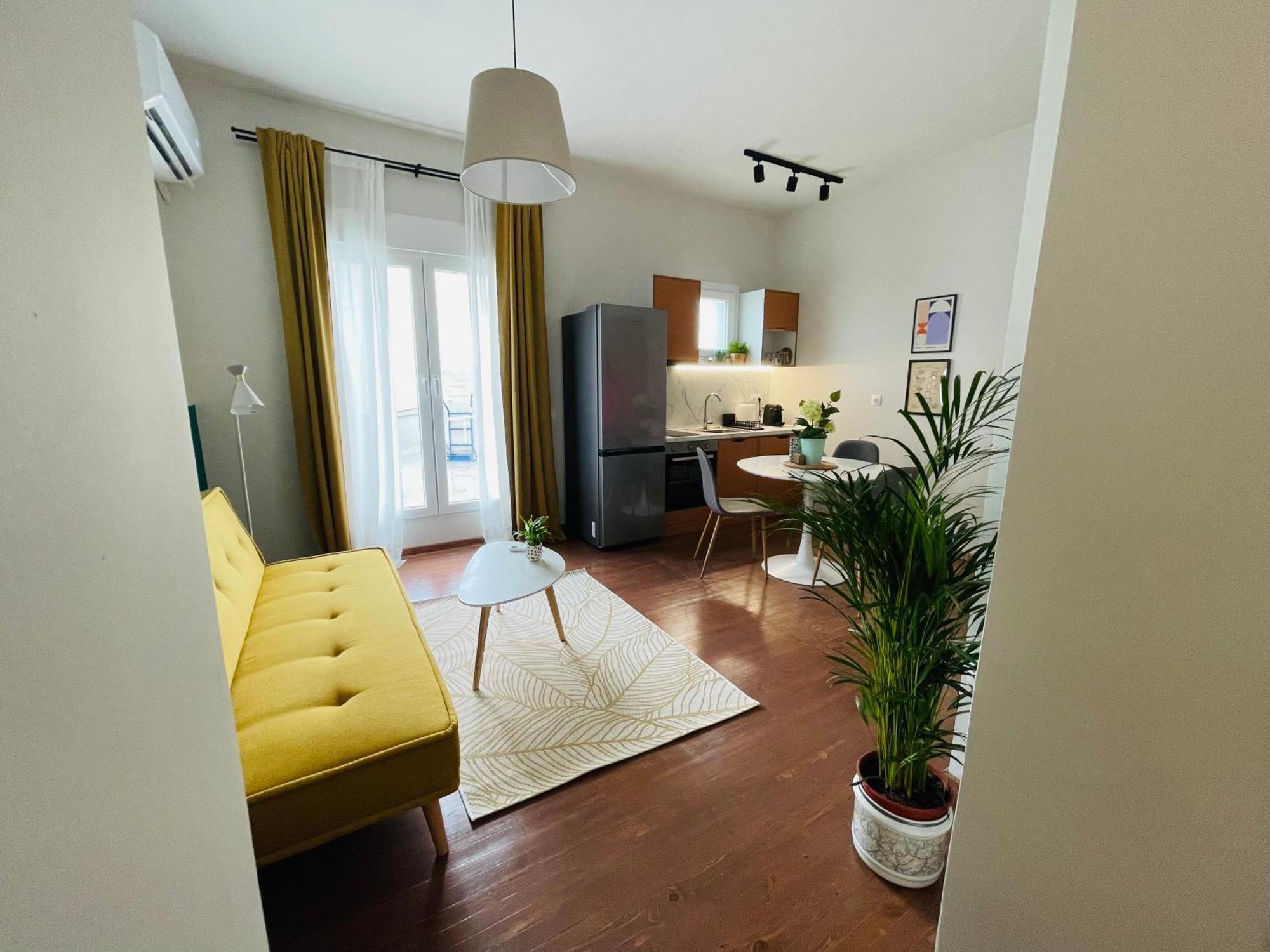 Apartment 19 Living *