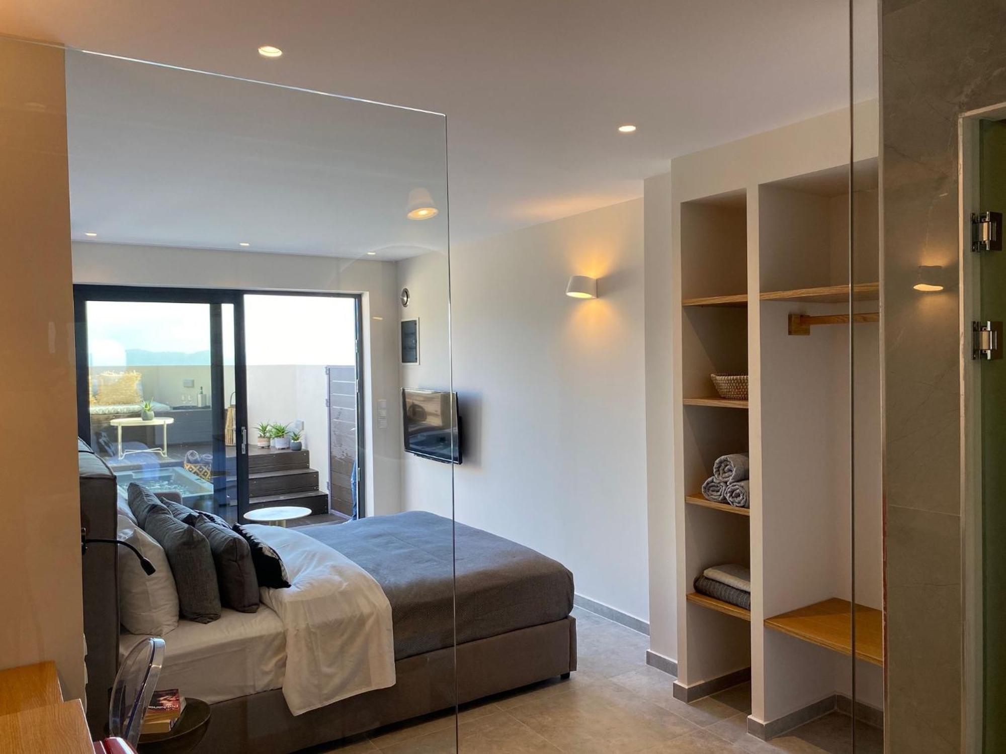 In - Luxury With A Queens Double Bed Stunning Sea Vews And Private Jacuzzi Megali Ammos (Skiathos)